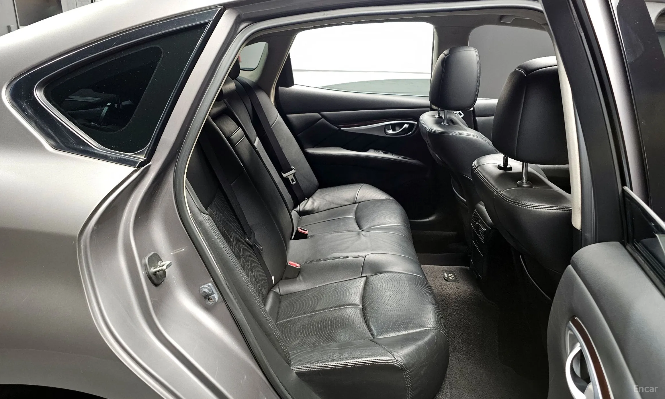 Infiniti Q70 превью 11