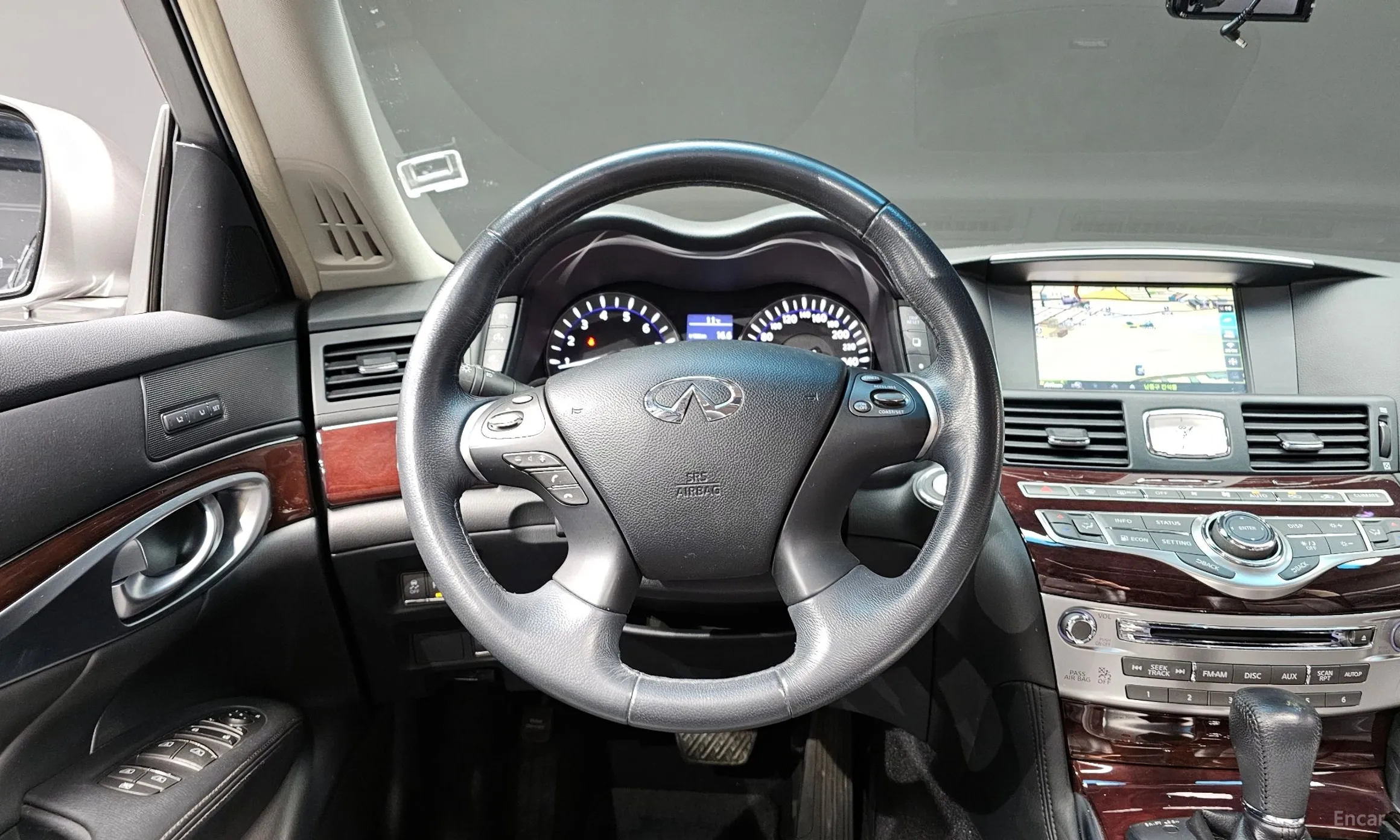 Infiniti Q70 превью 13