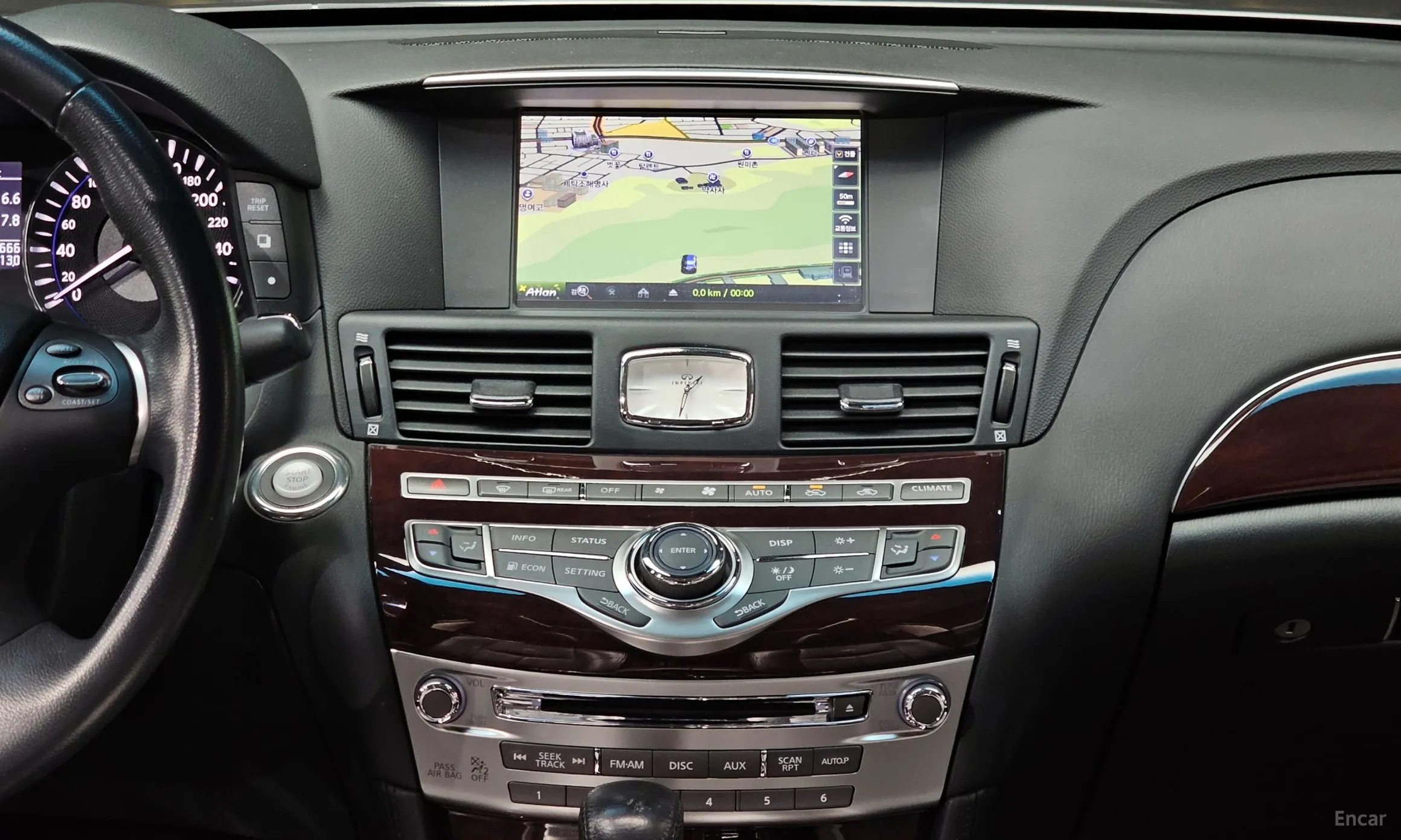 Infiniti Q70 превью 14