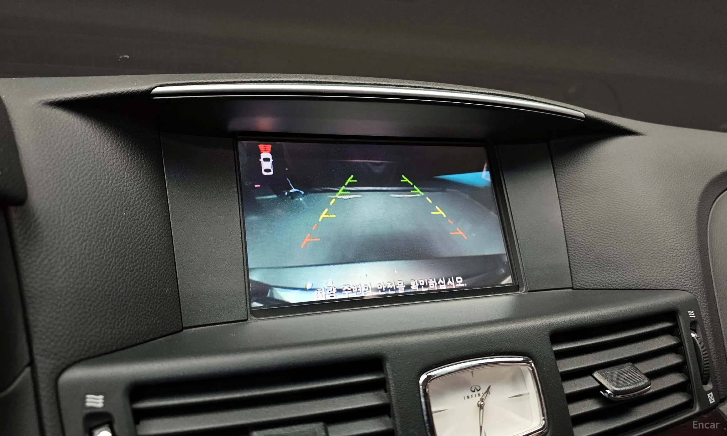 Infiniti Q70 превью 15
