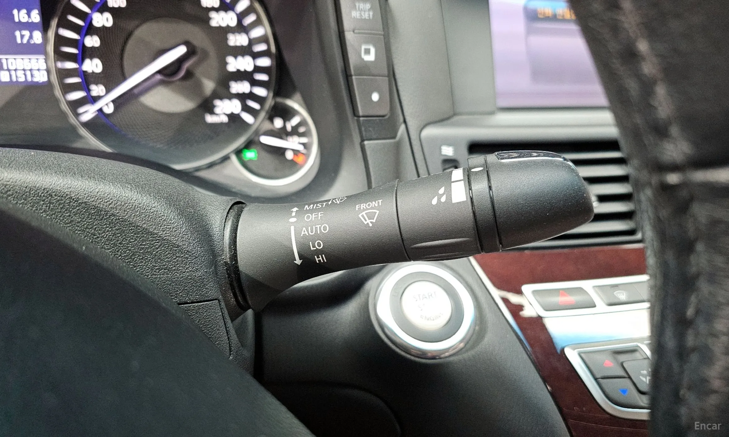 Infiniti Q70 превью 17