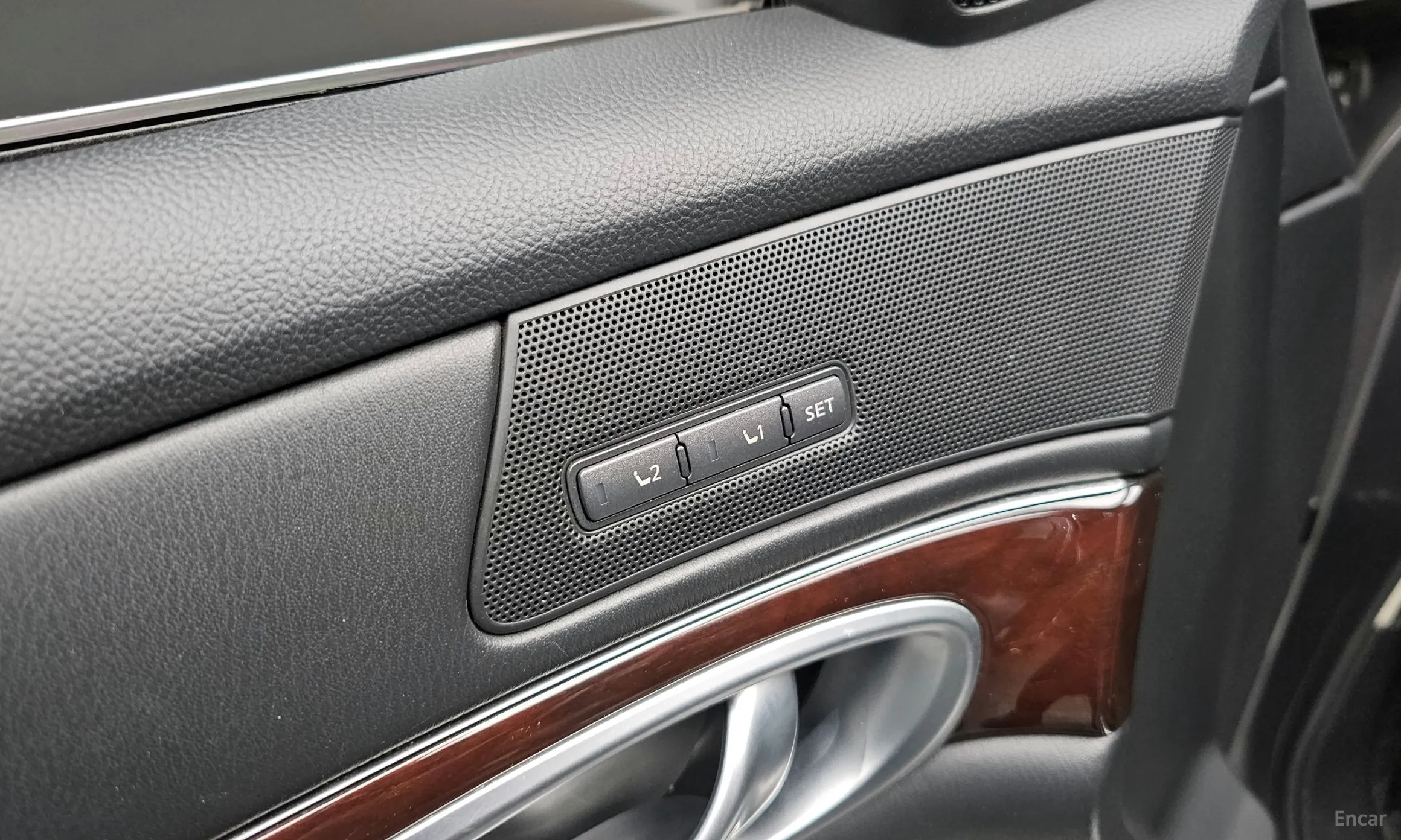 Infiniti Q70 превью 18
