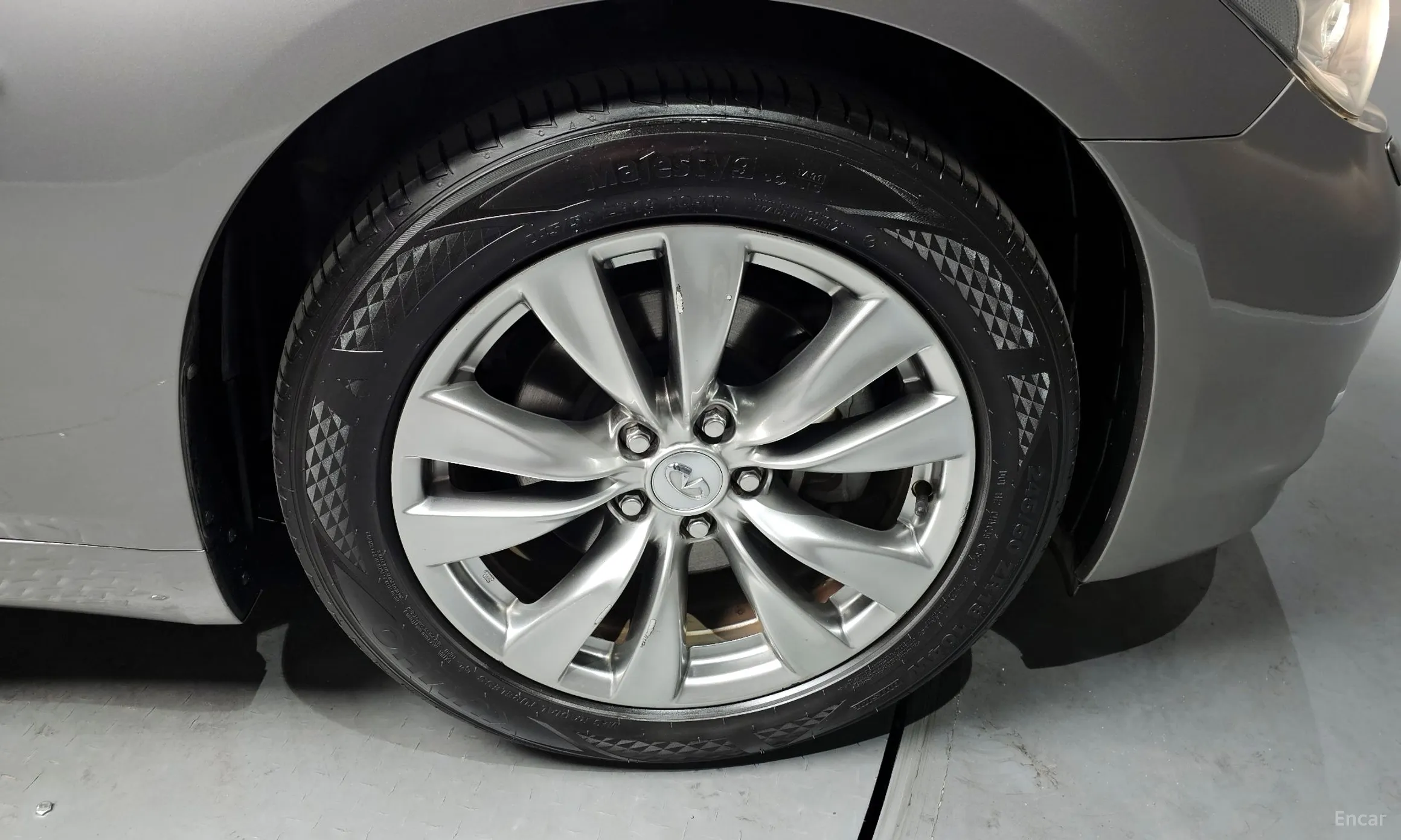 Infiniti Q70 превью 5