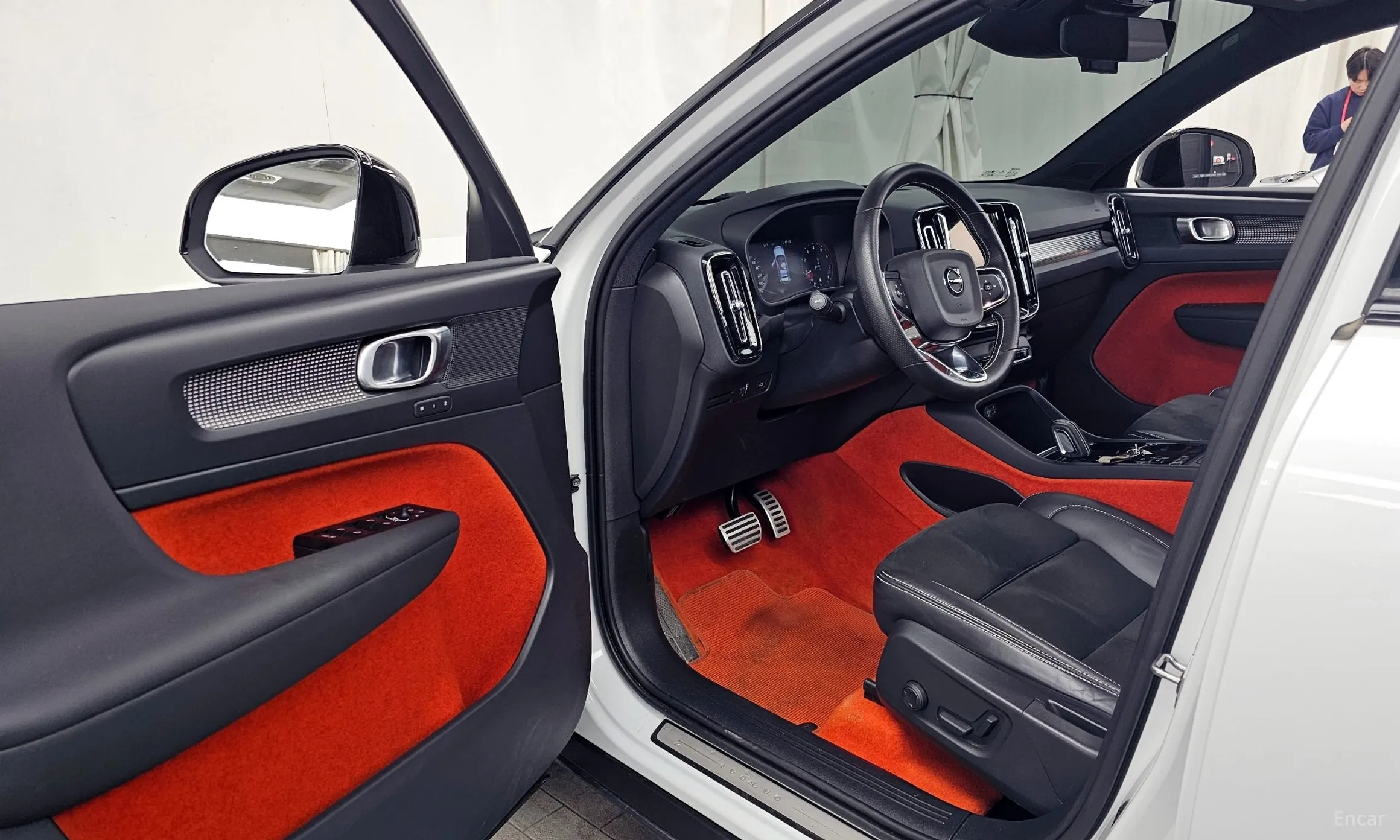 Volvo XC40 превью 10