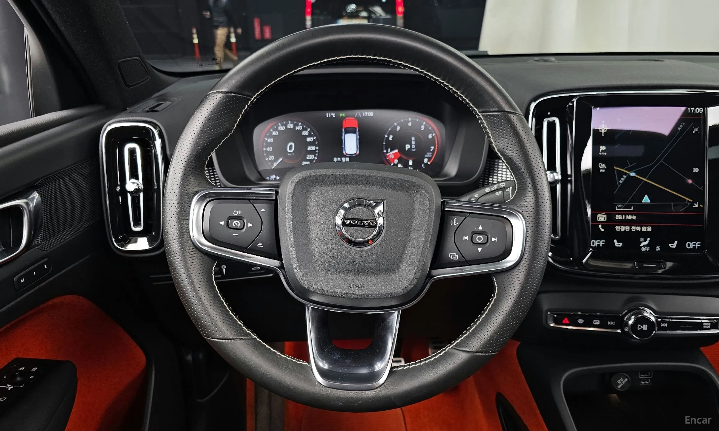 Volvo XC40 превью 13