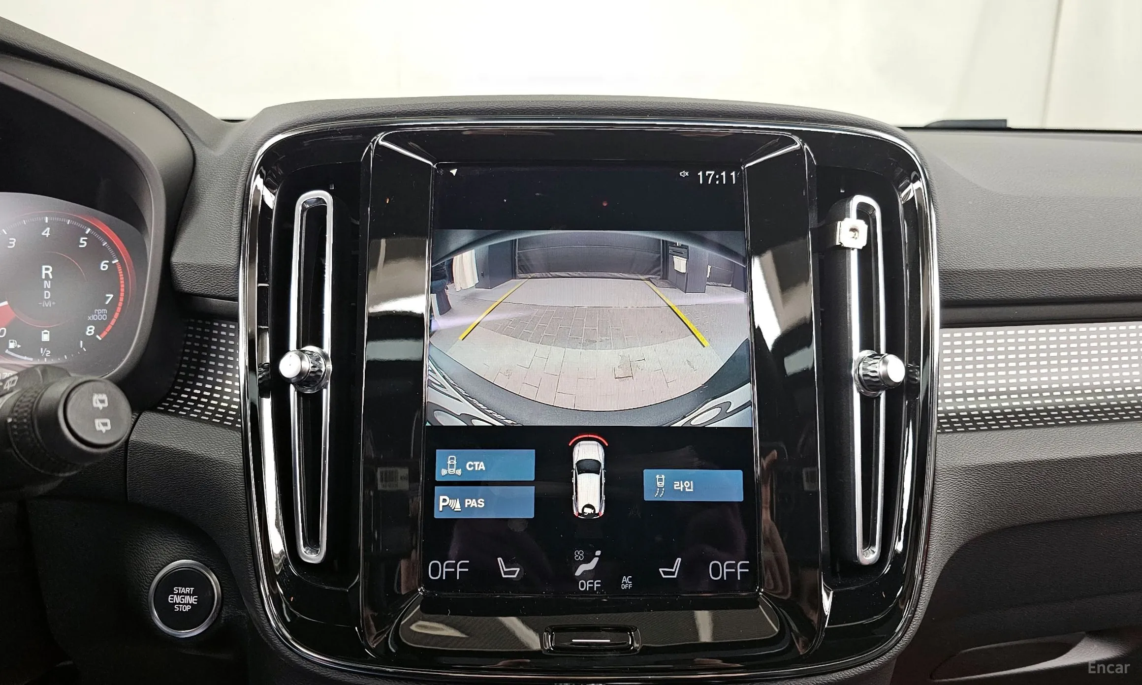 Volvo XC40 превью 15