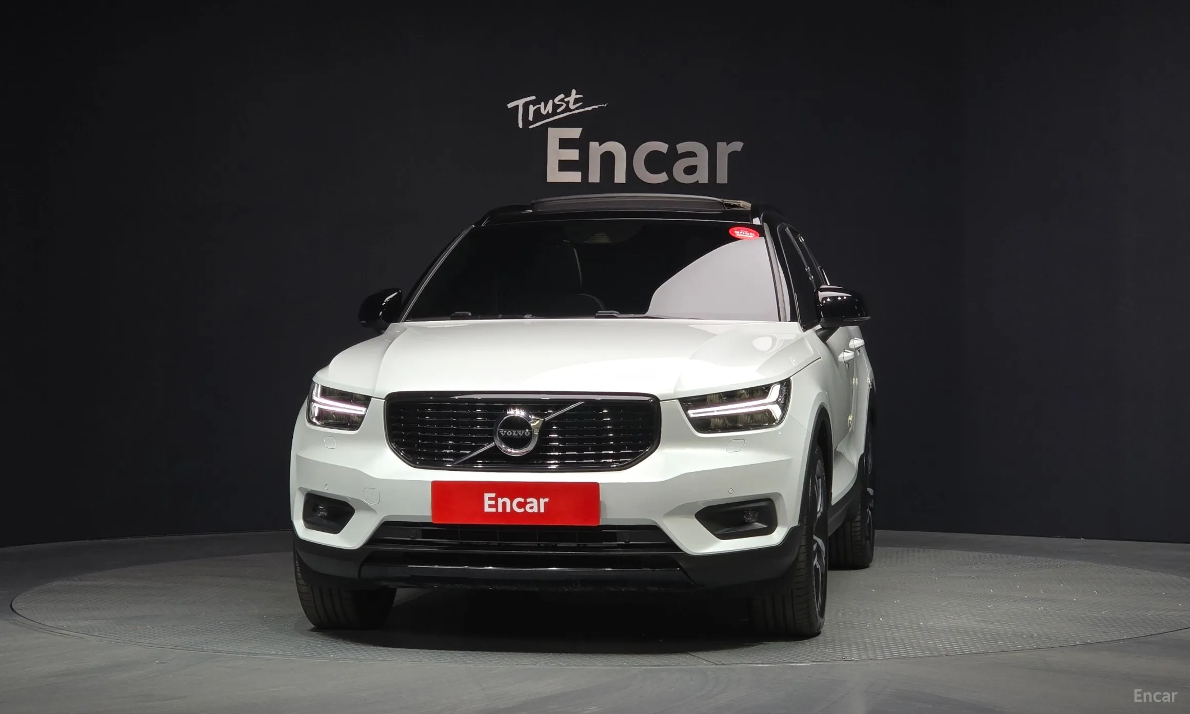 Volvo XC40 превью 3