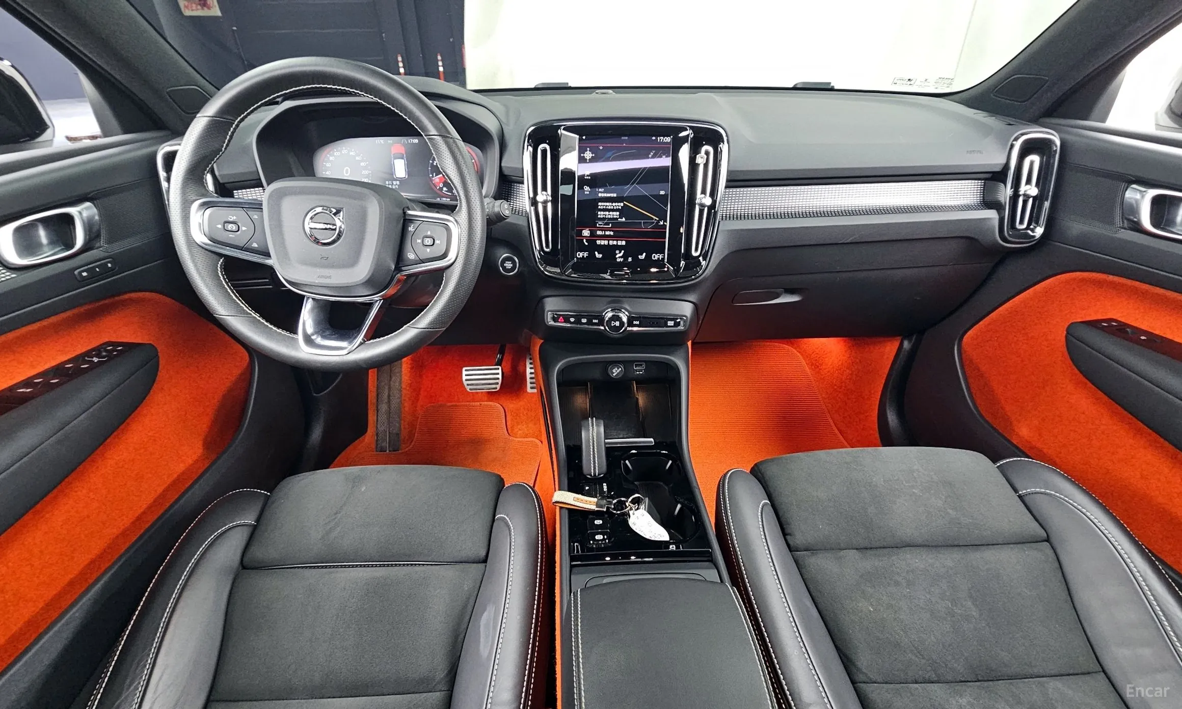 Volvo XC40 превью 7