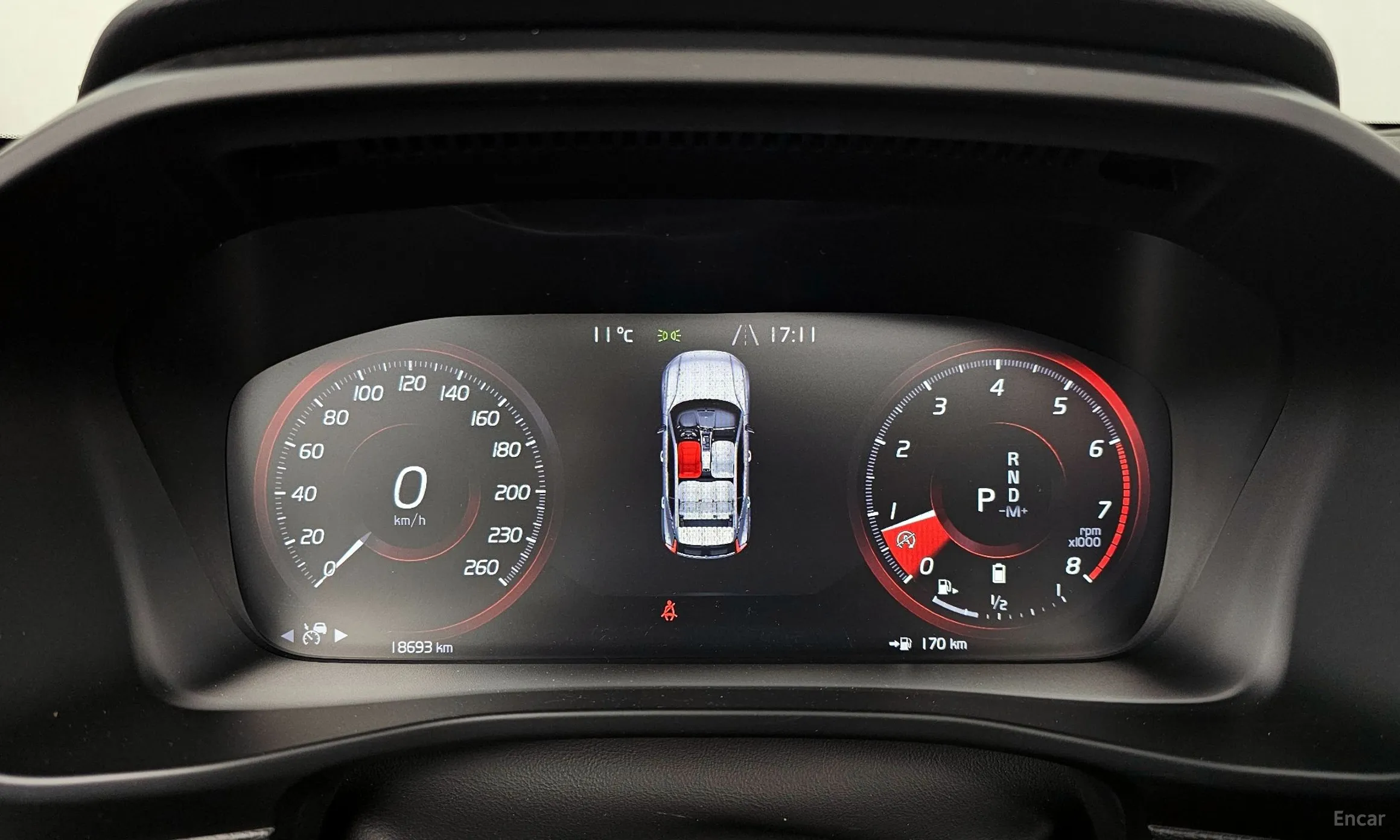 Volvo XC40 превью 8