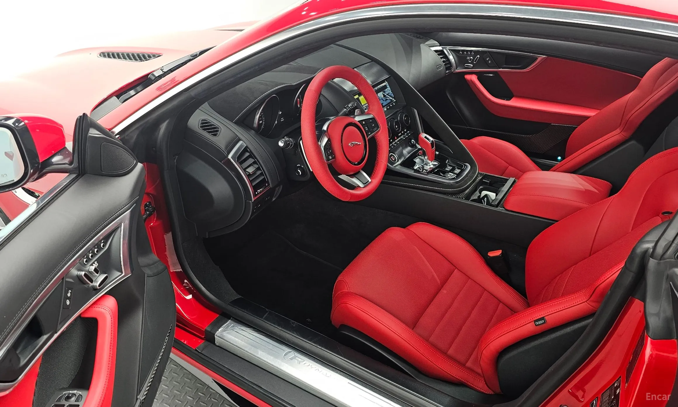 Jaguar F-TYPE превью 11