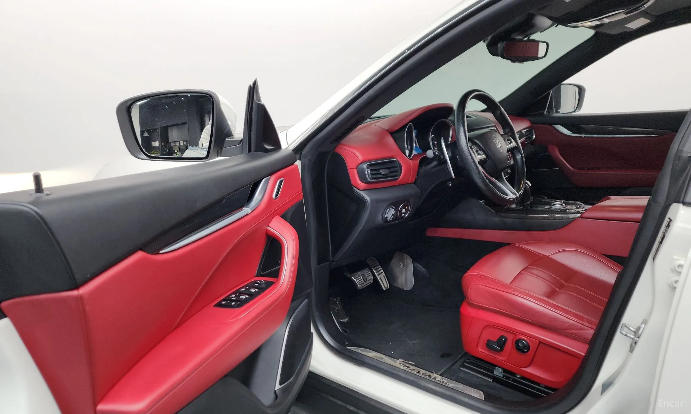 Maserati Levante превью 10