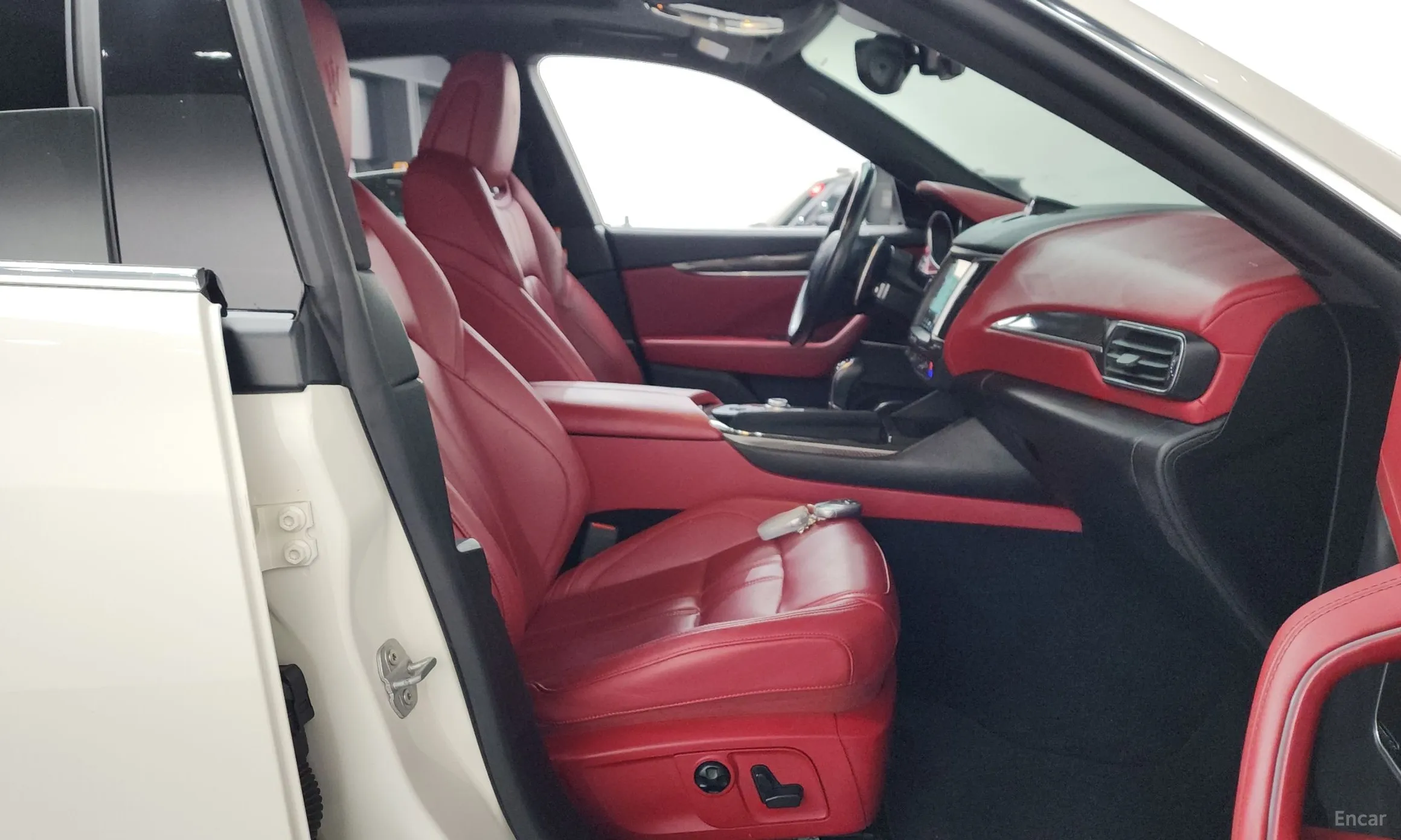 Maserati Levante превью 11