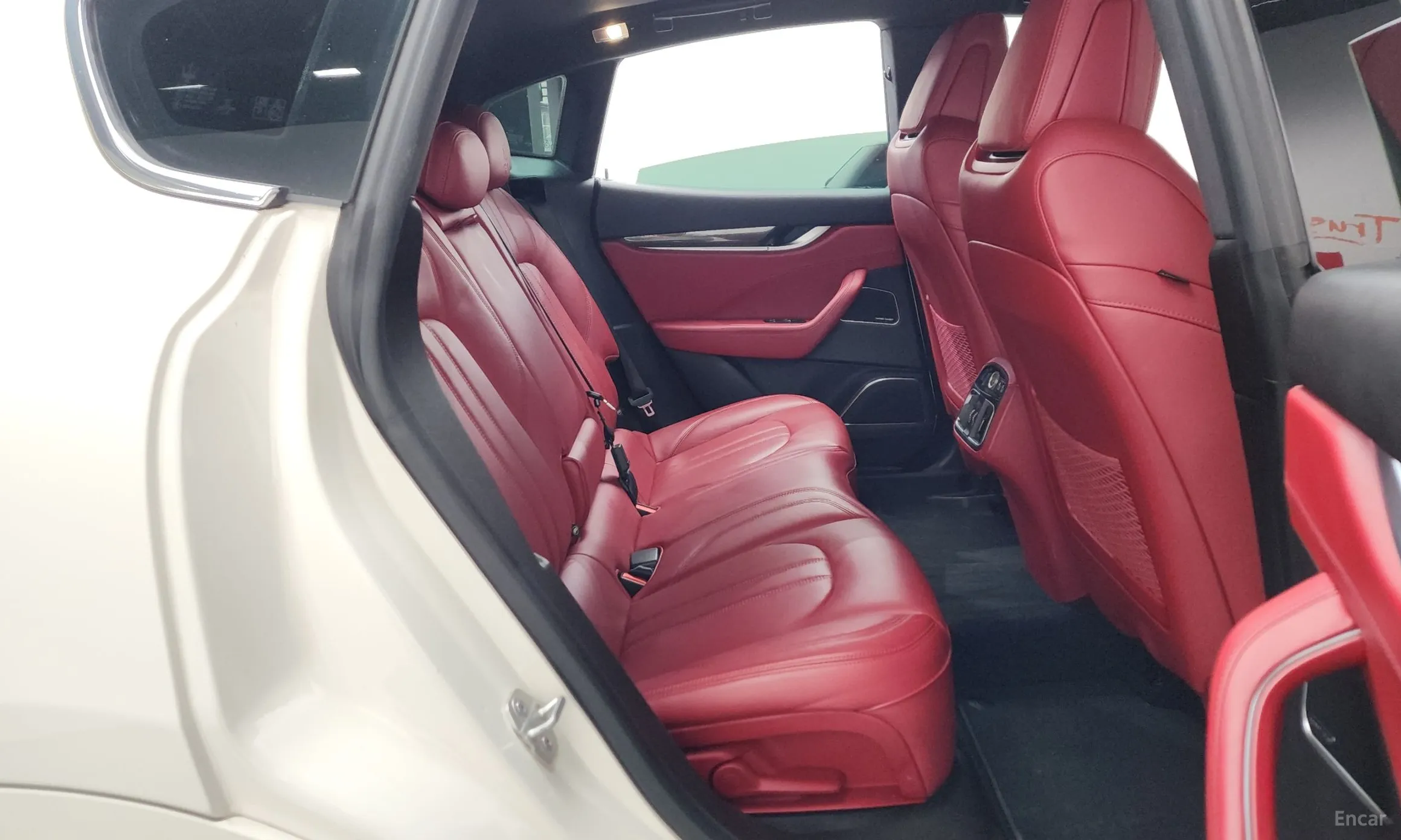 Maserati Levante превью 12