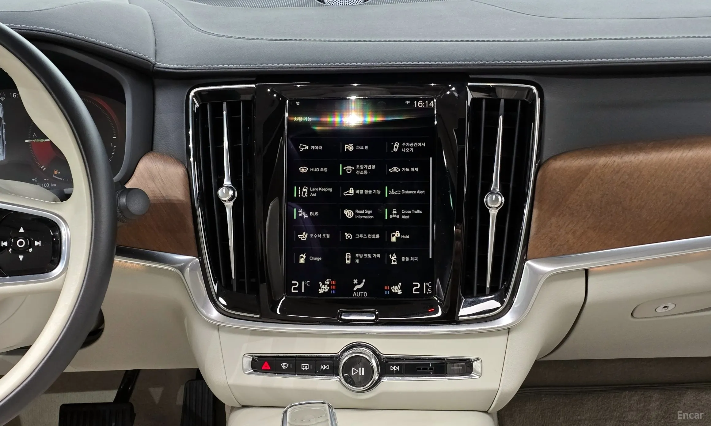 Volvo S90 превью 17