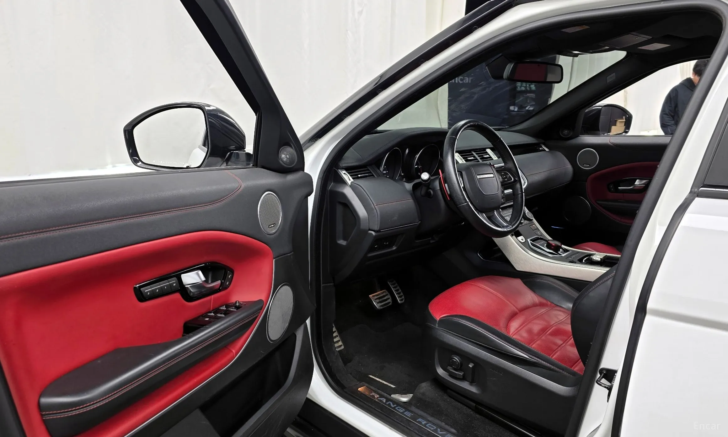 Land Rover Range Rover Evoque превью 10