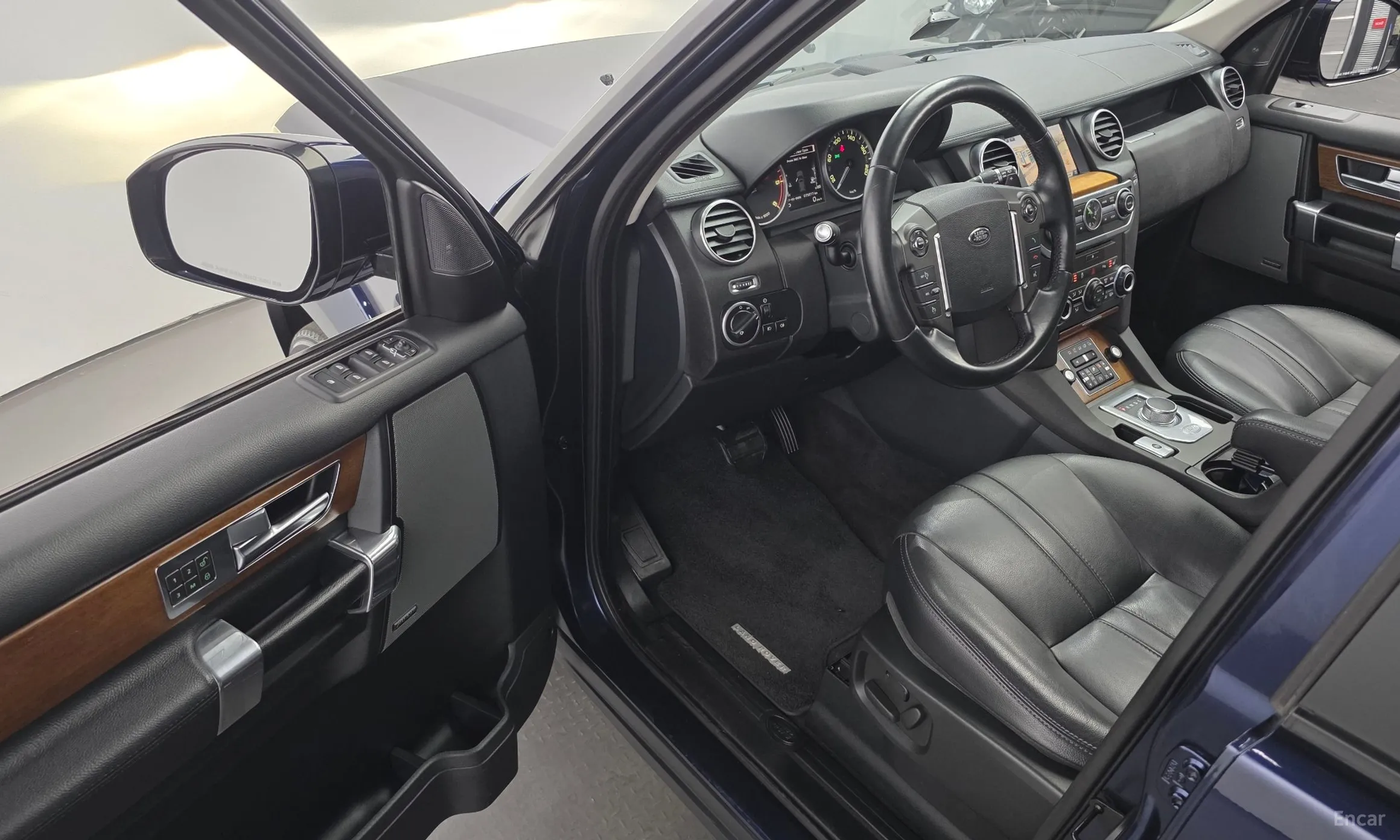Land Rover Discovery 4 превью 10