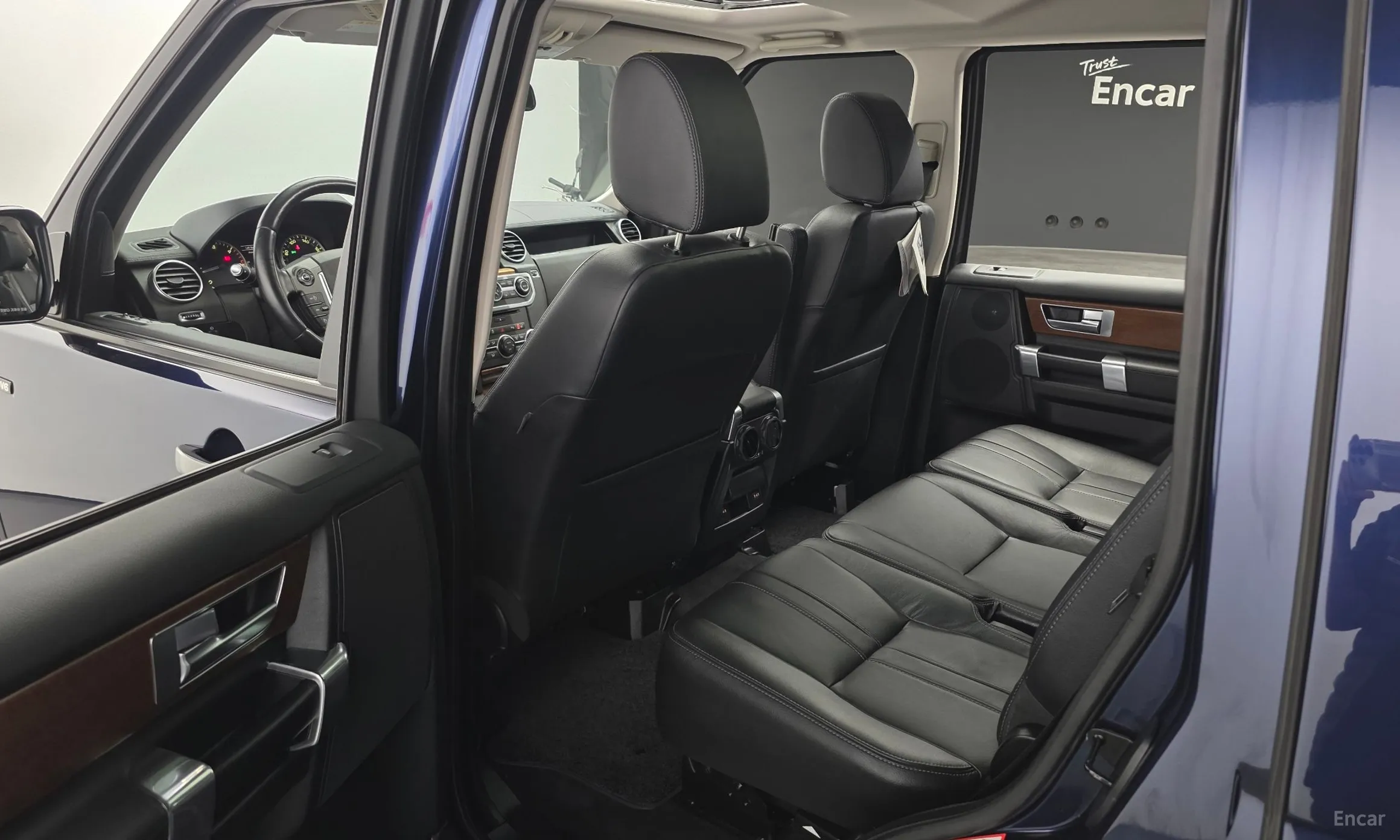Land Rover Discovery 4 превью 11