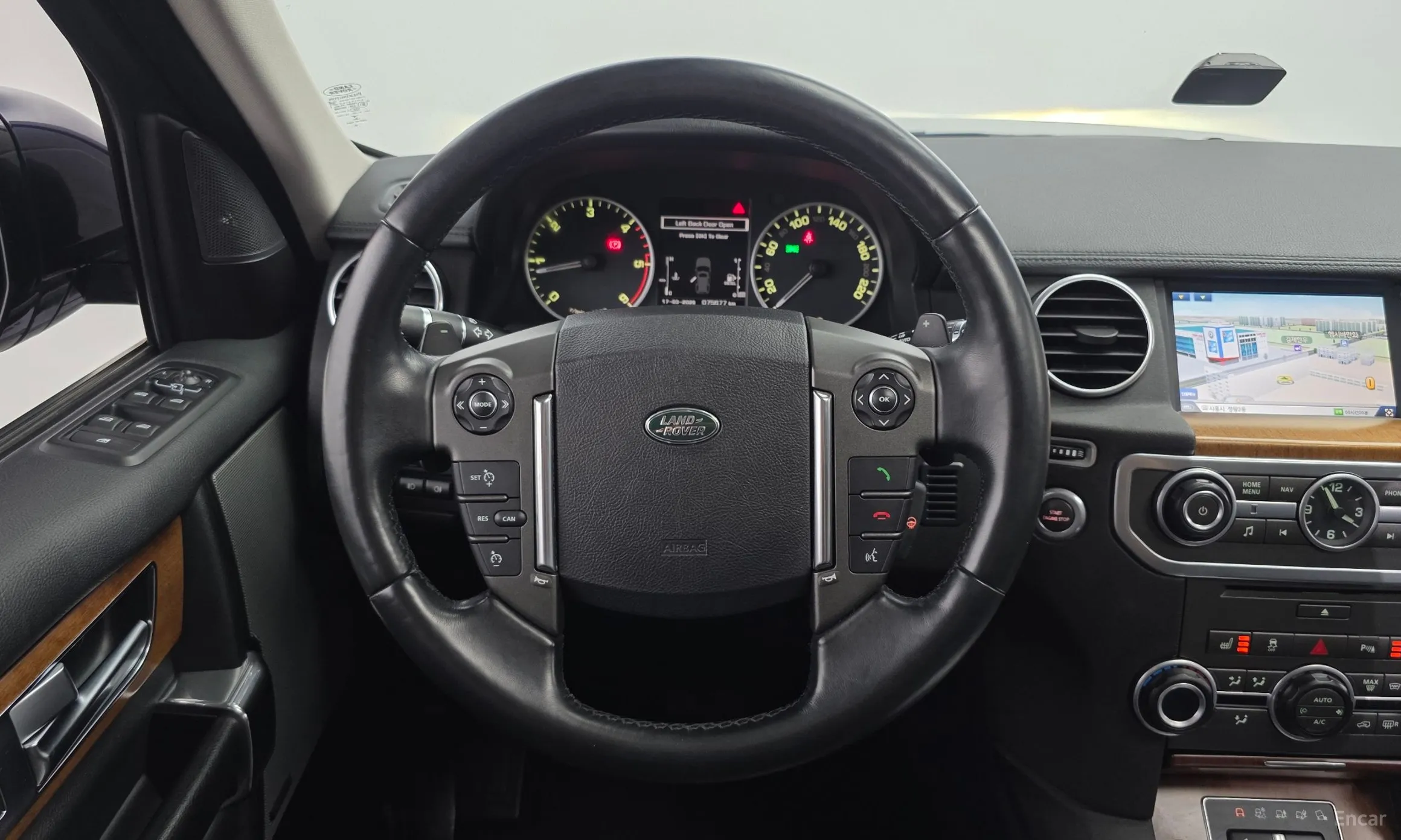 Land Rover Discovery 4 превью 13
