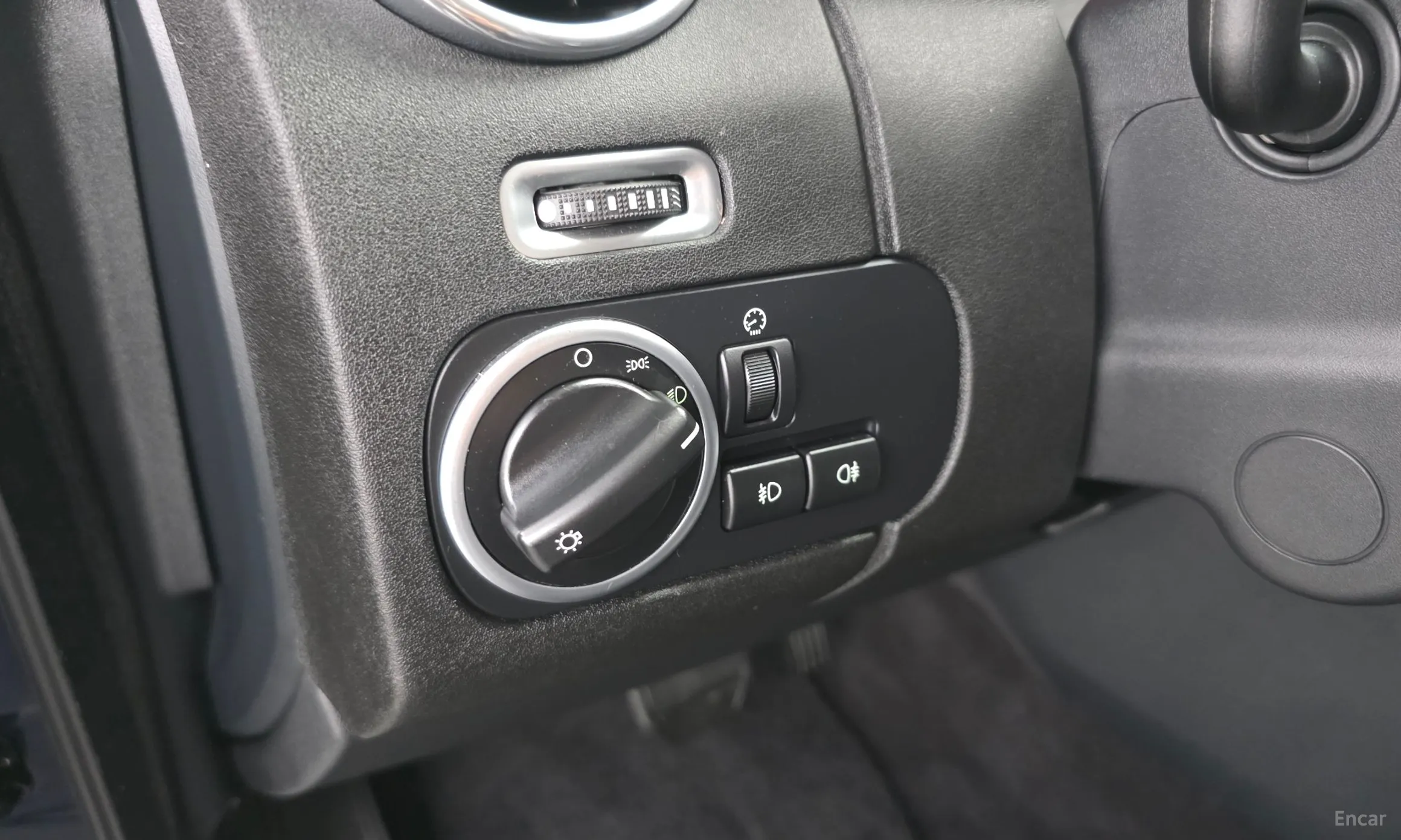 Land Rover Discovery 4 превью 15