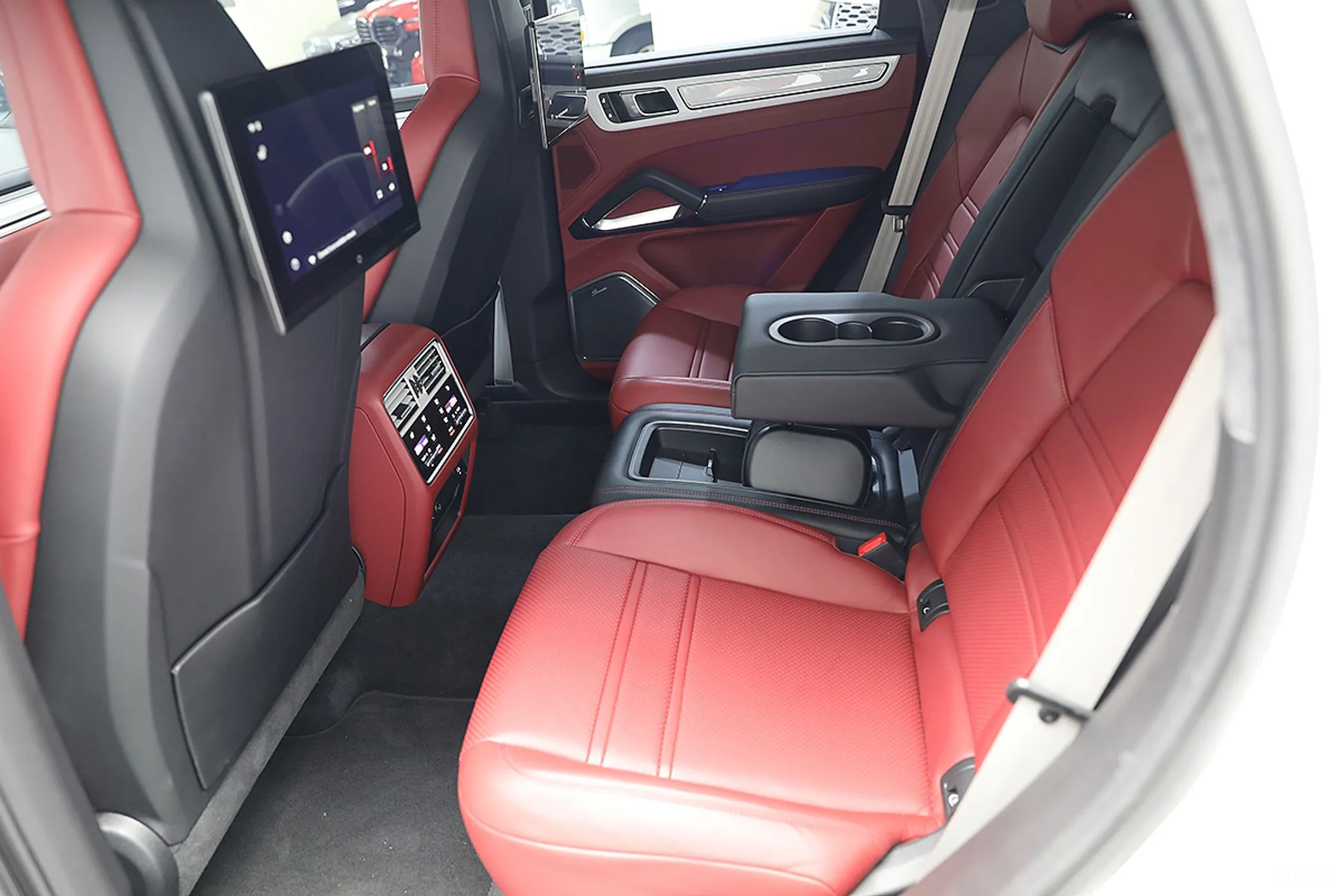 Porsche Cayenne (PO536) превью 14