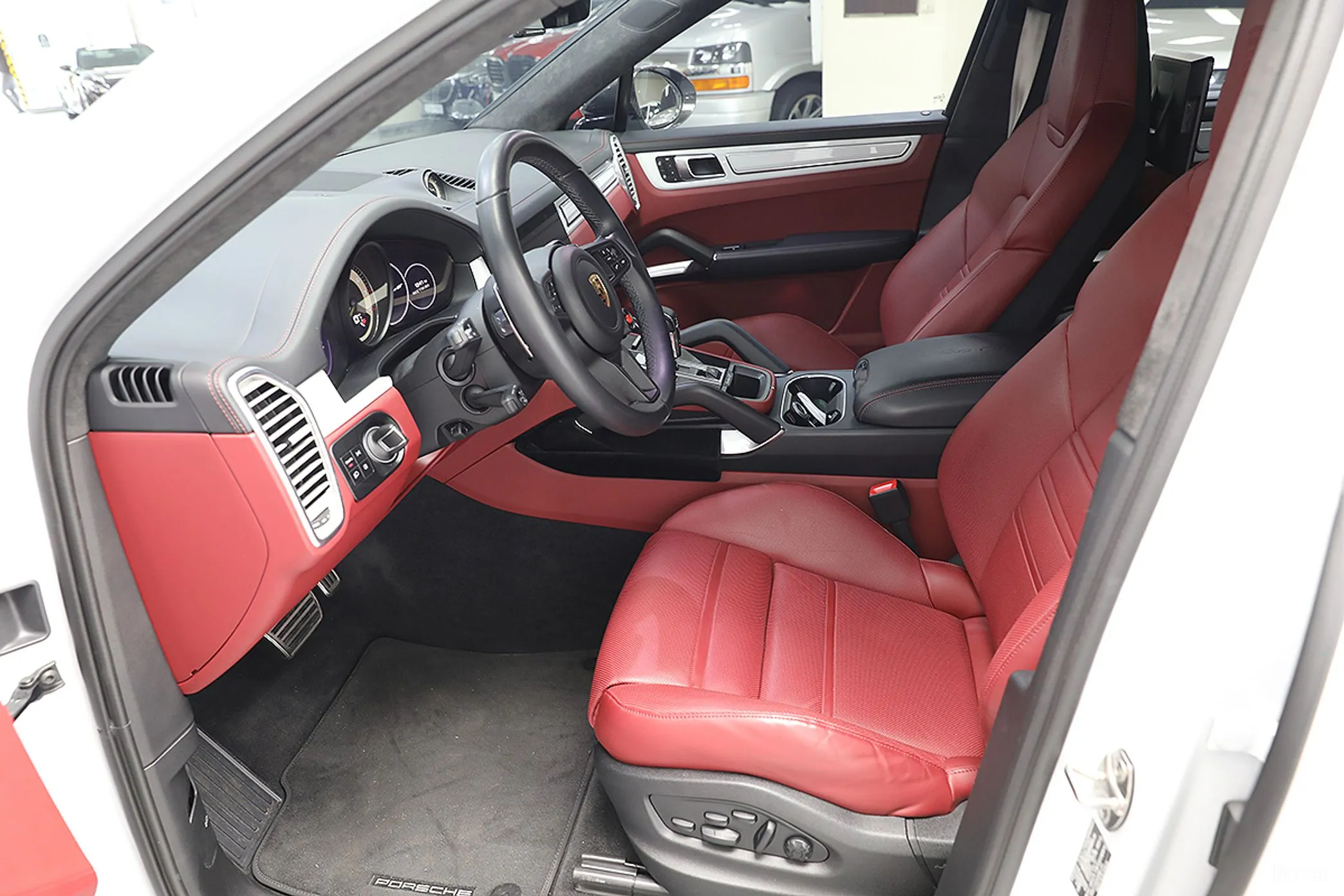 Porsche Cayenne (PO536) превью 7