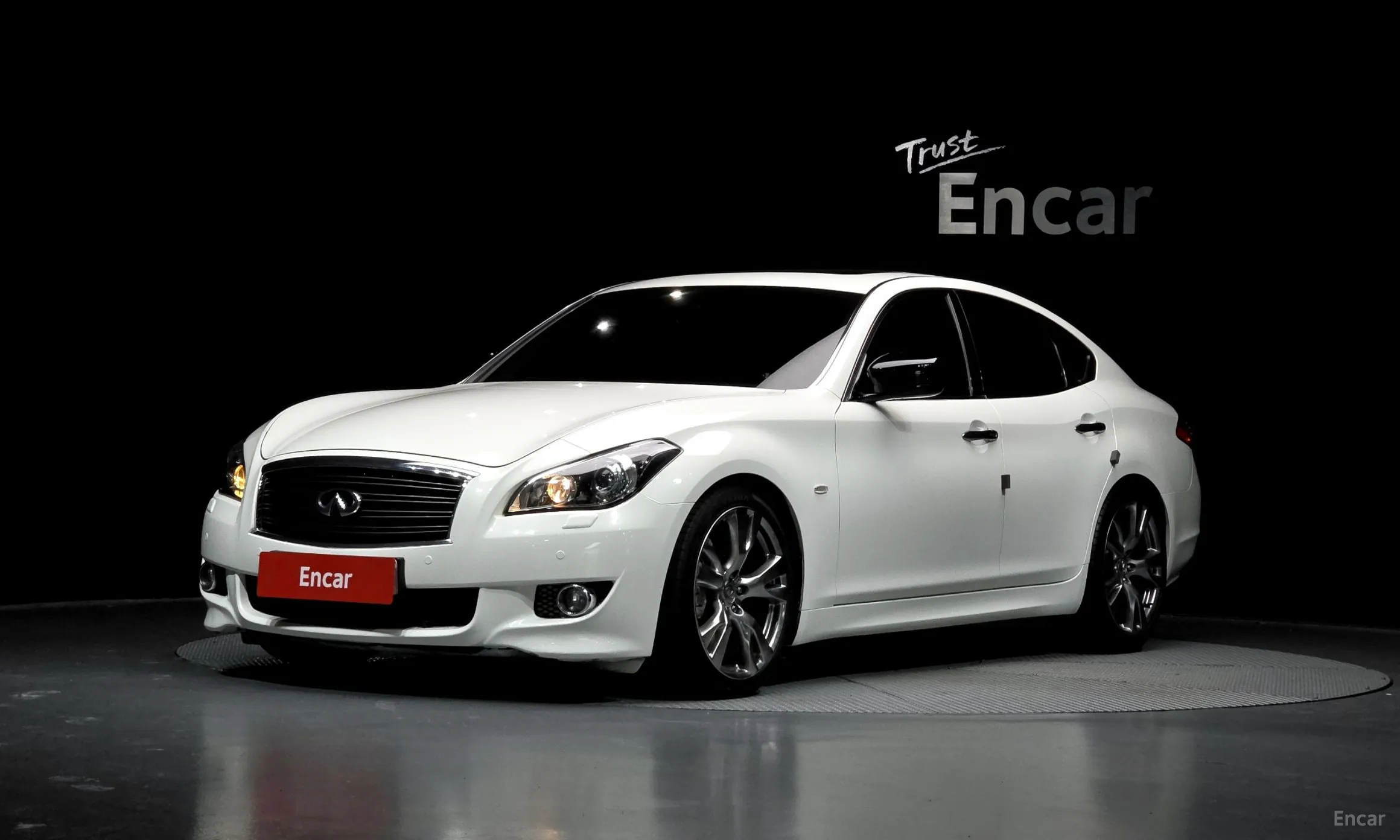 Infiniti M56