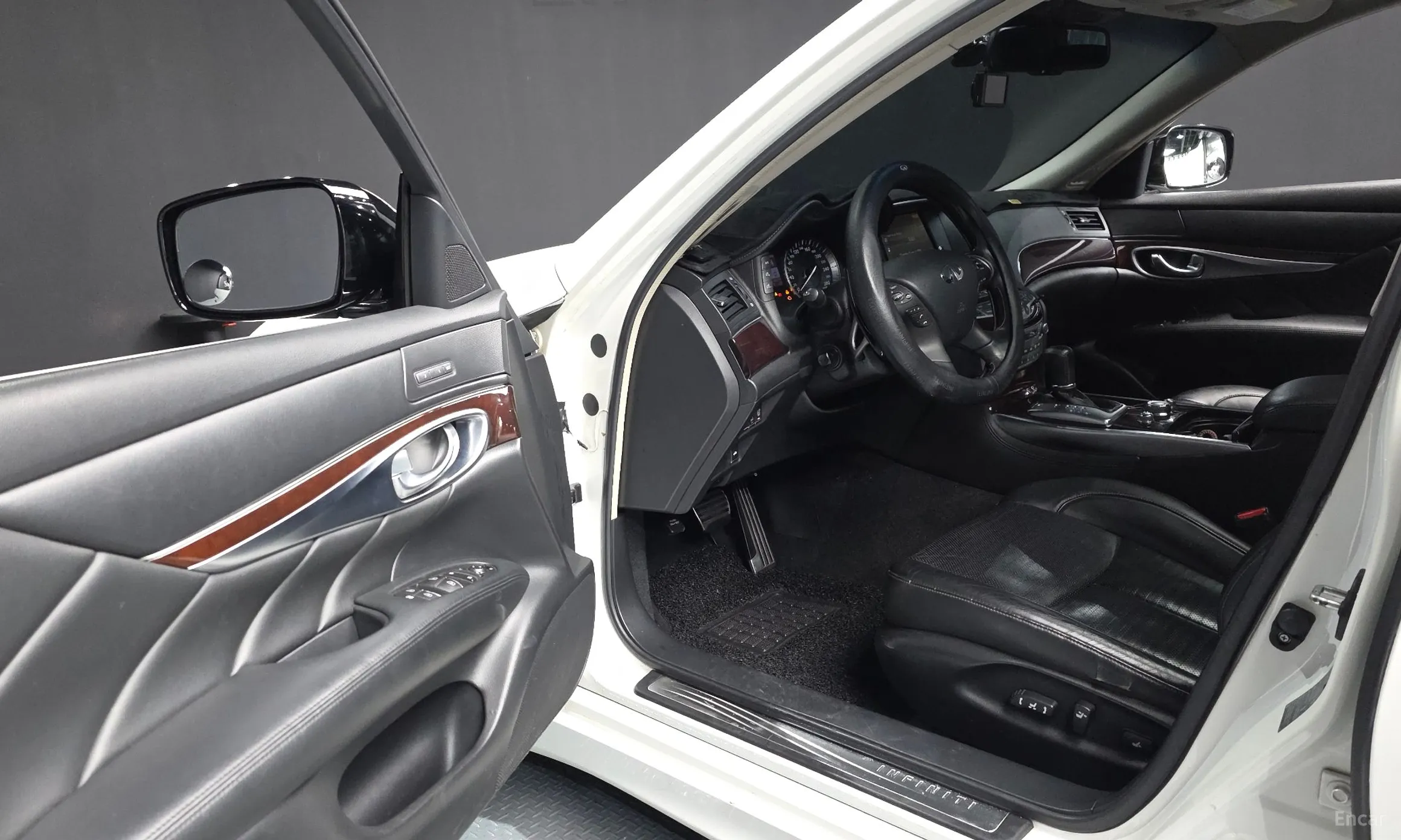 Infiniti M56 превью 10