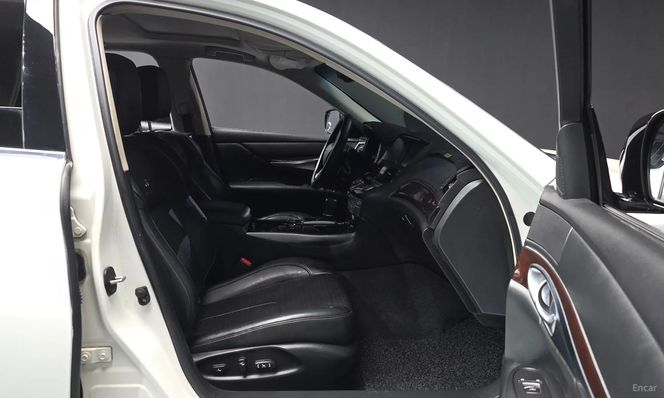 Infiniti M56 превью 11