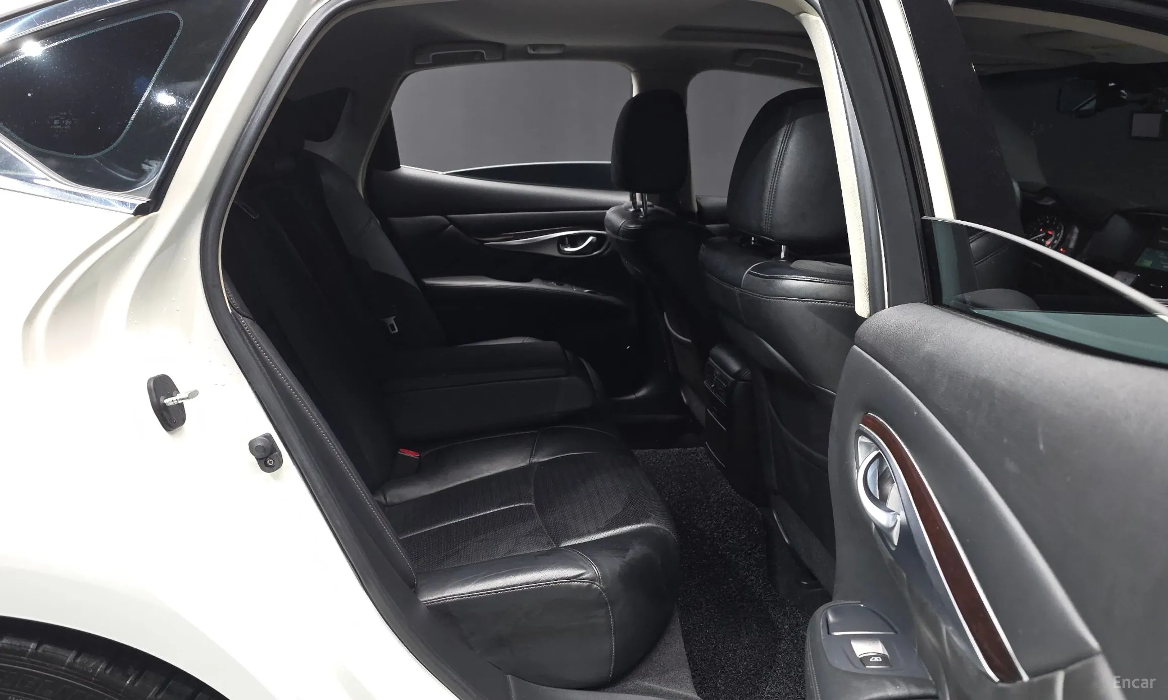Infiniti M56 превью 12