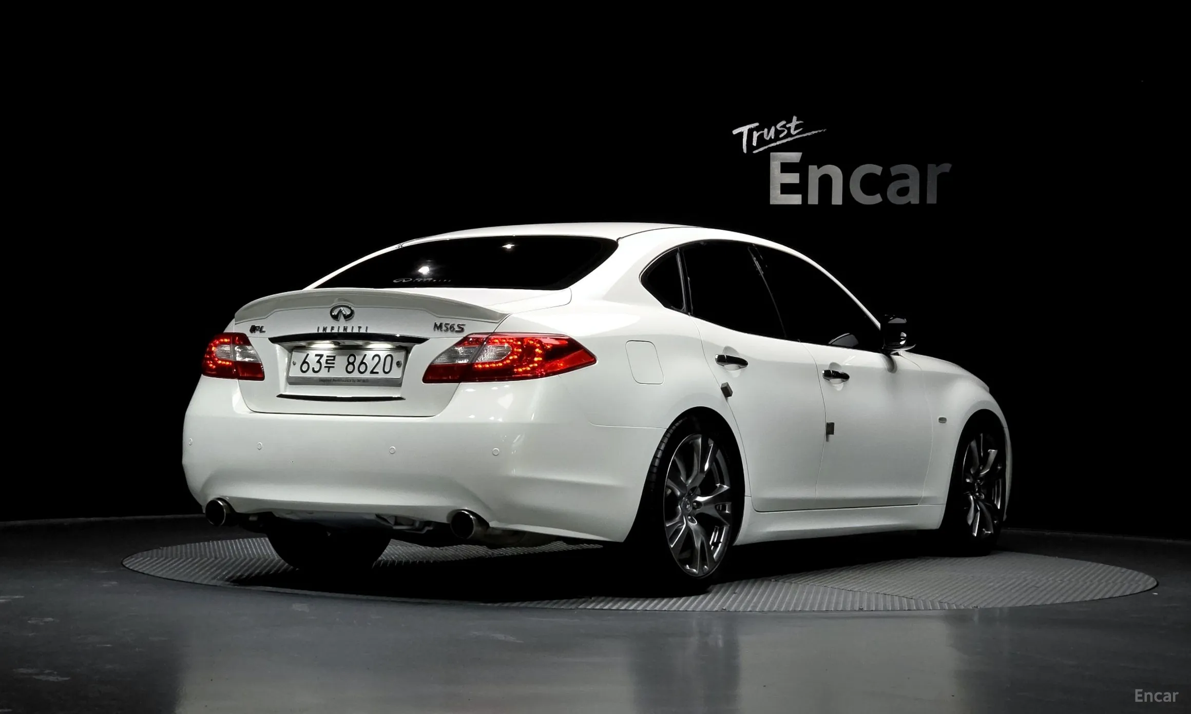 Infiniti M56