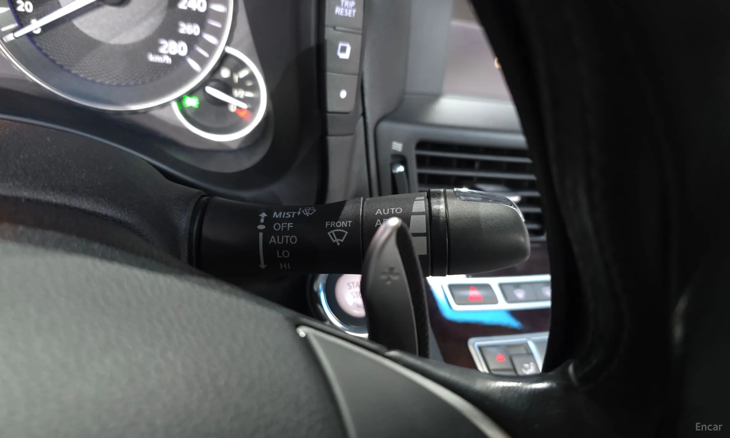 Infiniti M56 превью 18