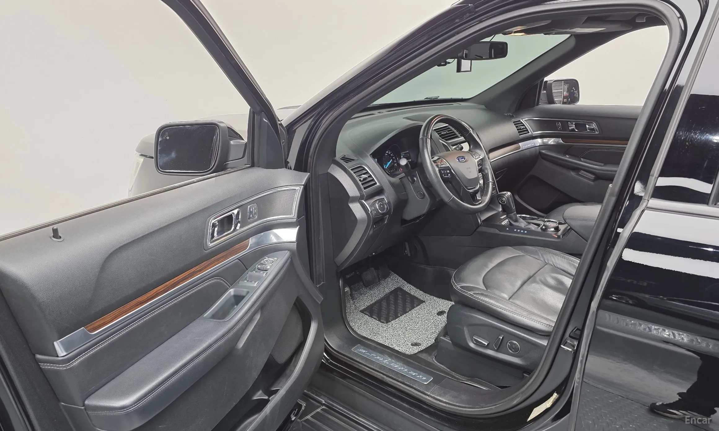 Ford Explorer превью 11
