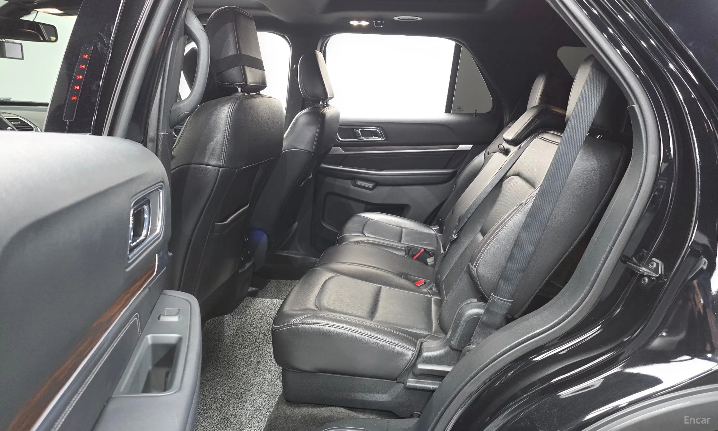 Ford Explorer превью 12
