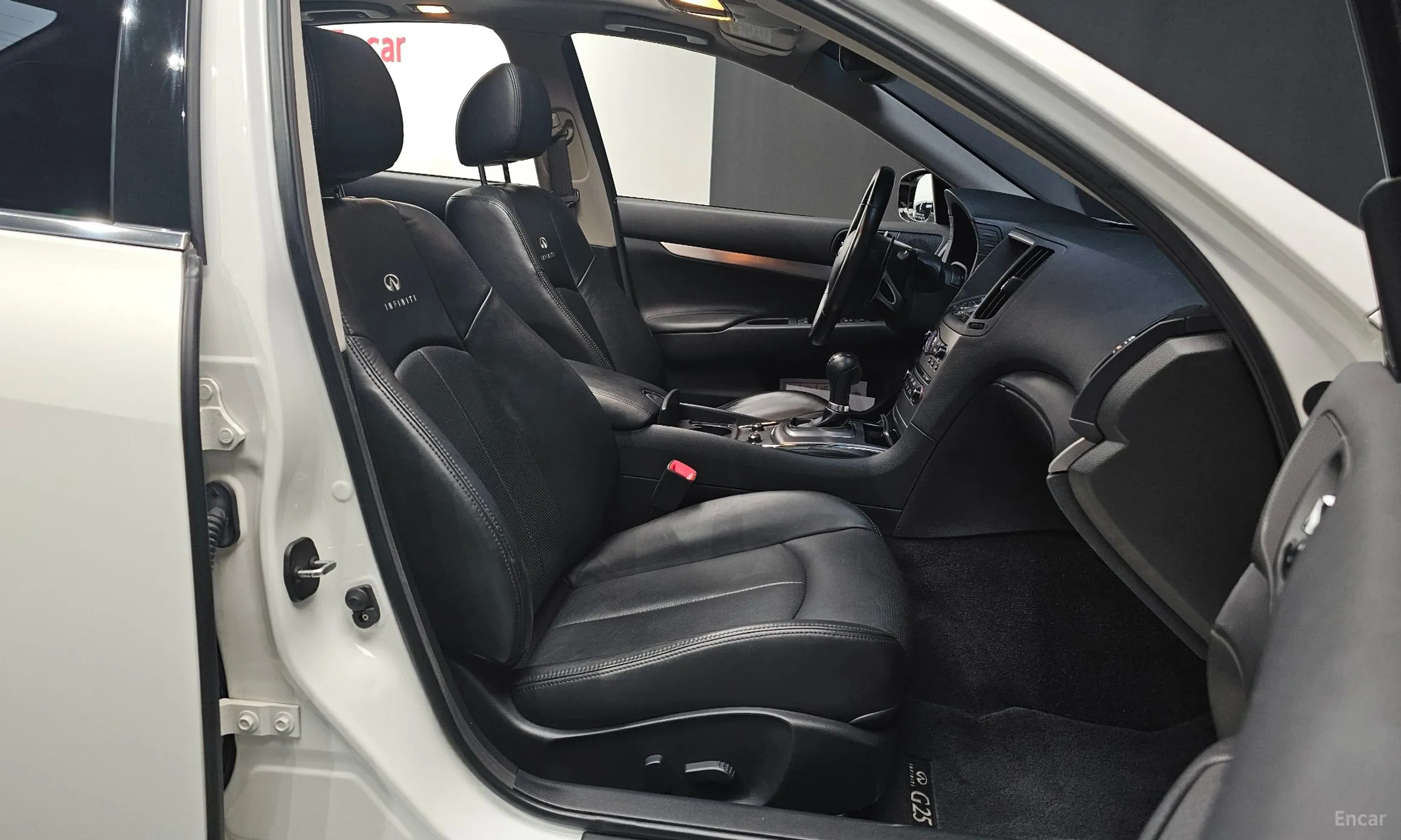 Infiniti G25 превью 10