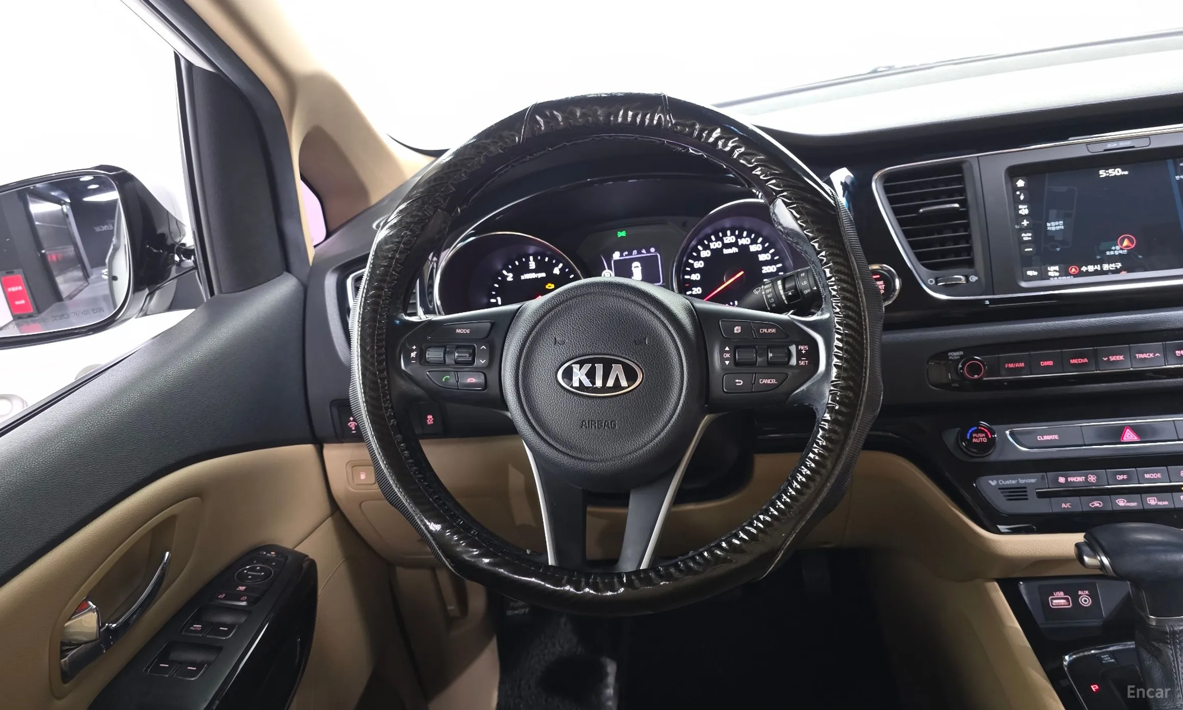 Kia Carnival превью 13
