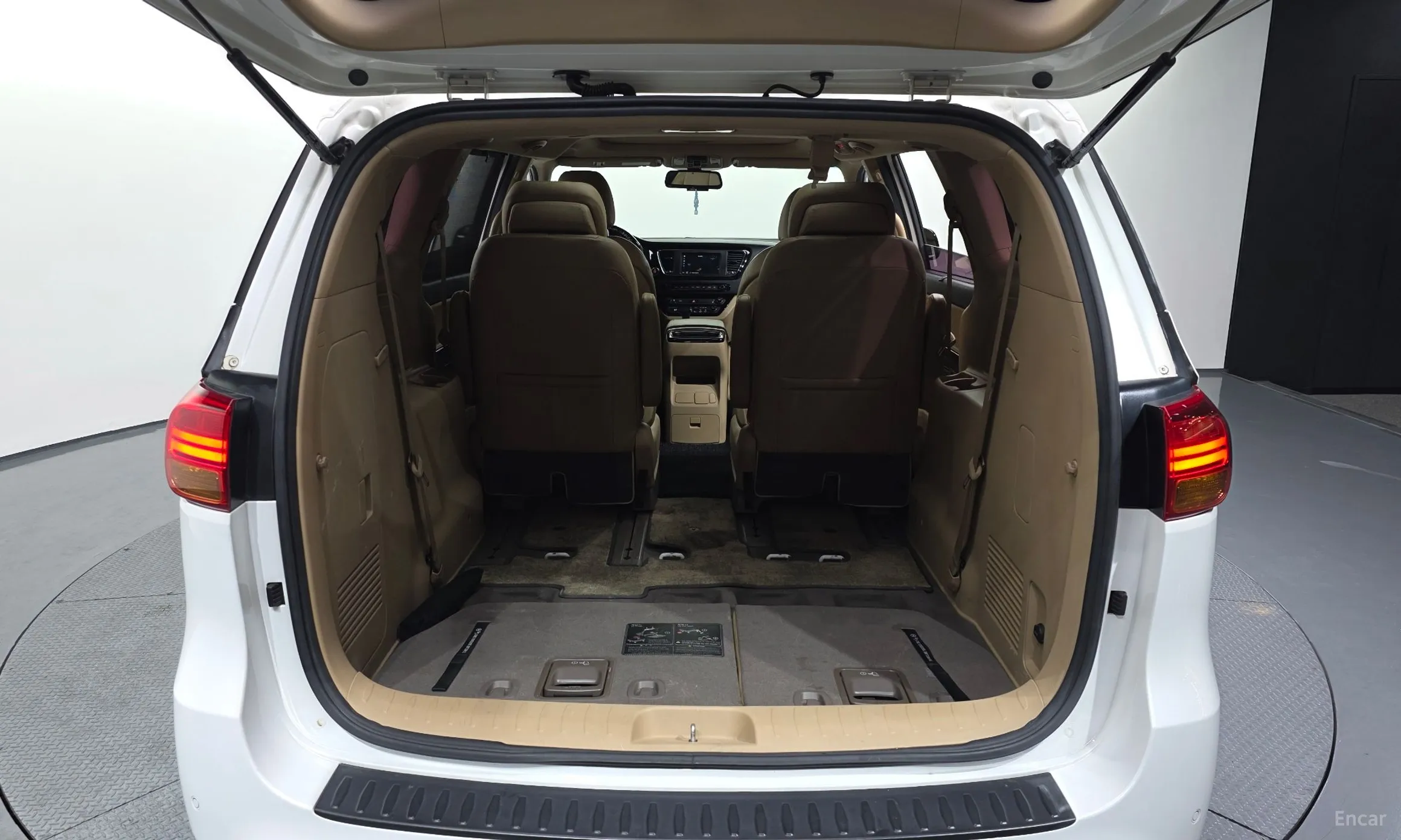 Kia Carnival превью 20