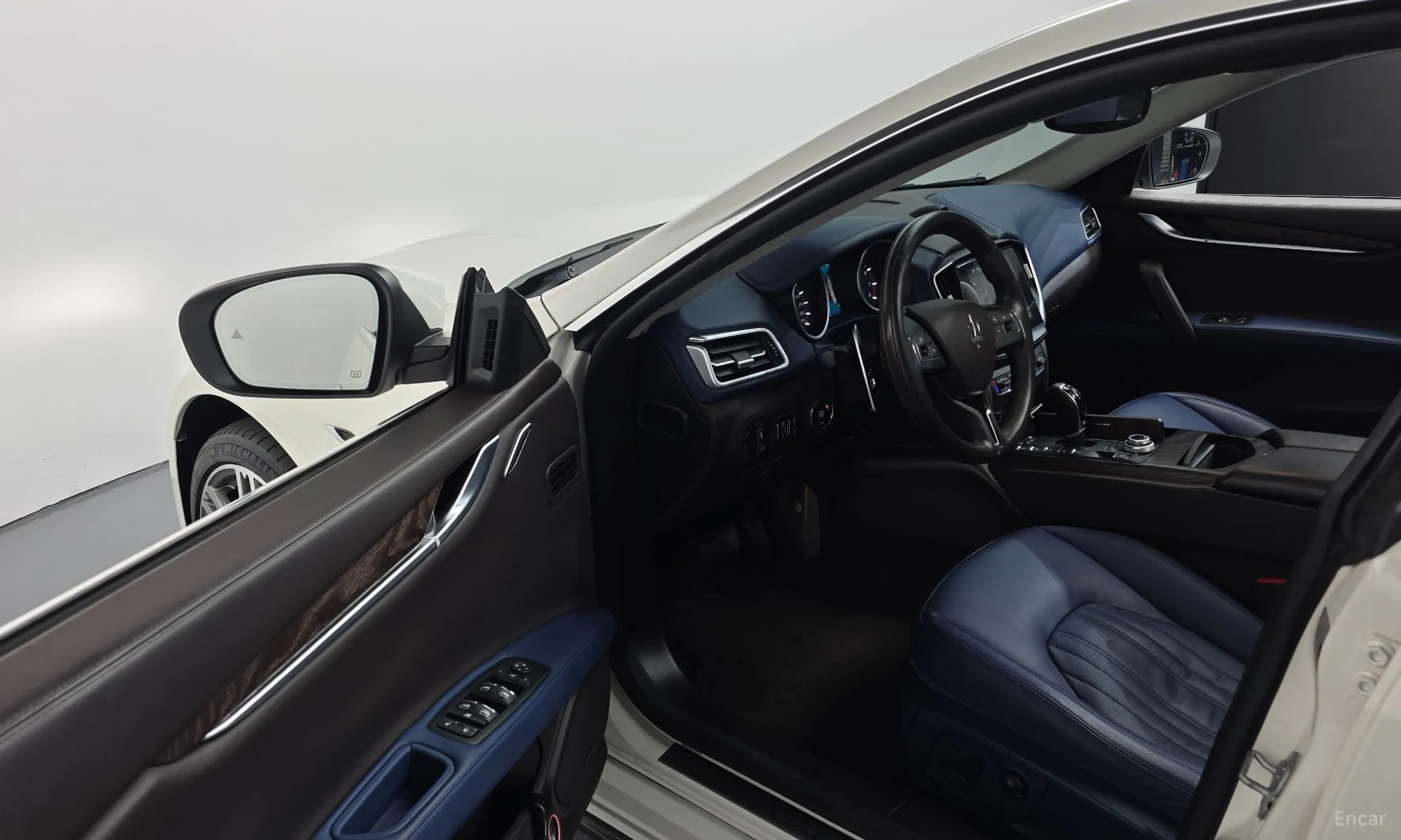 Maserati Ghibli превью 12