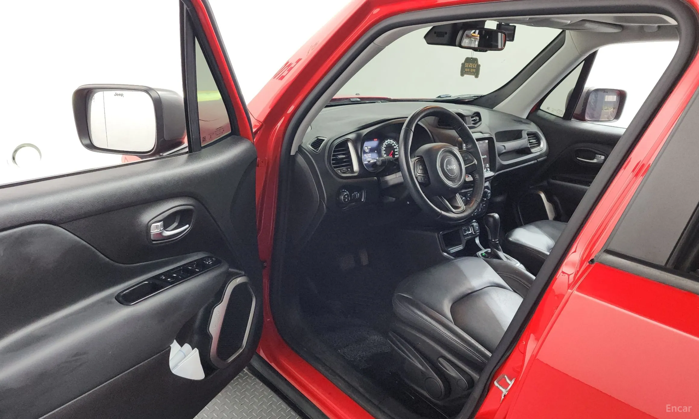Jeep Renegade превью 10