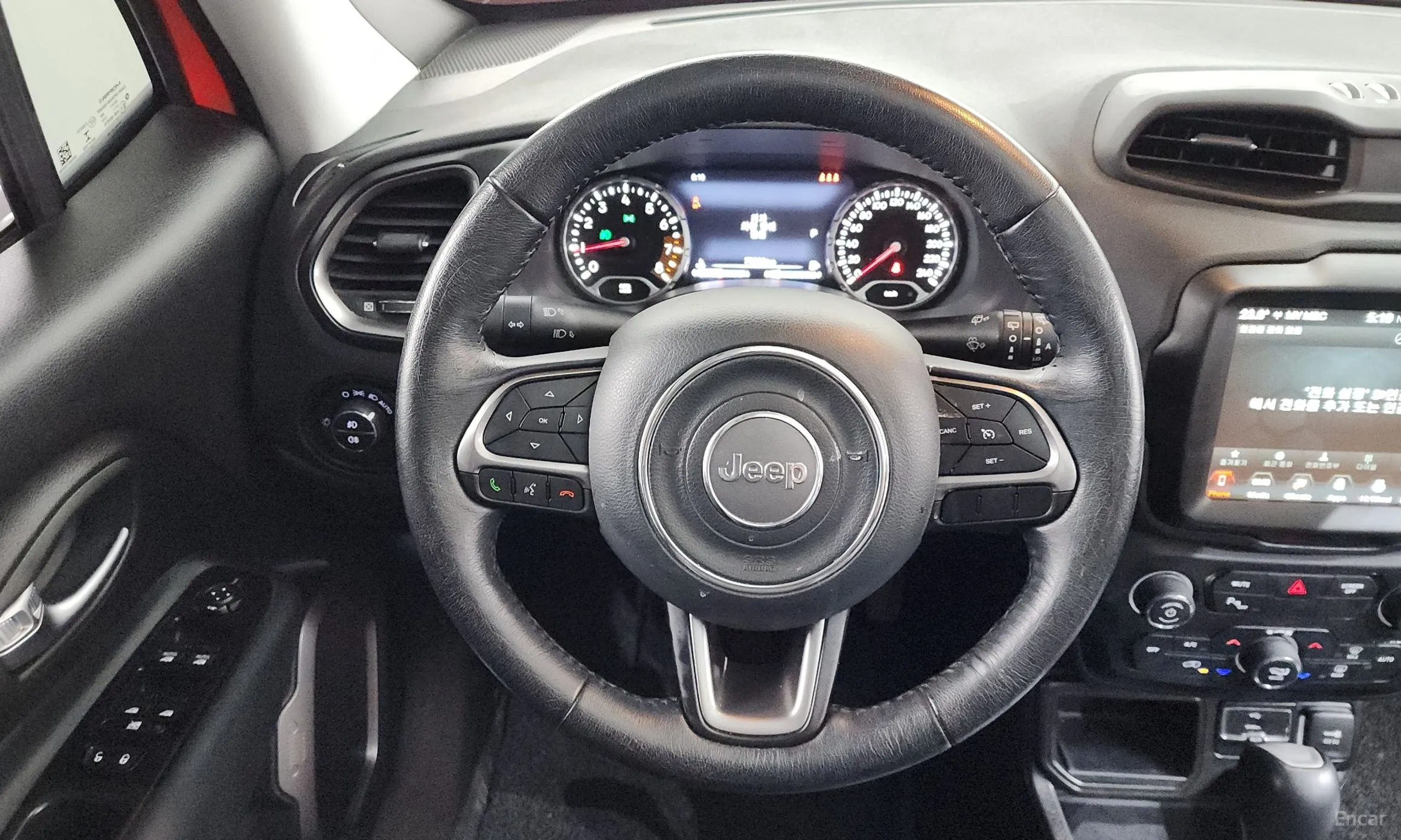 Jeep Renegade превью 13