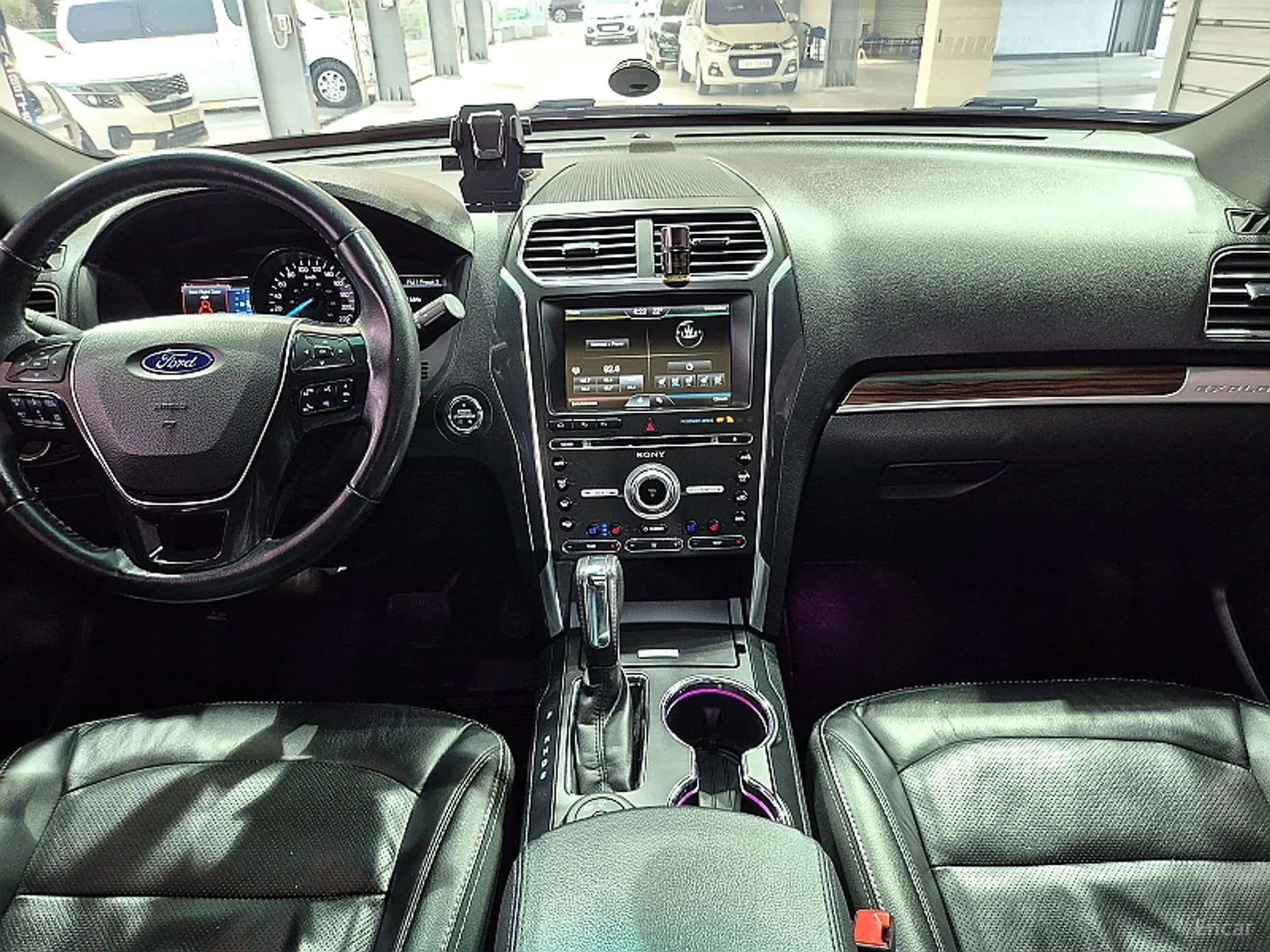 Ford Explorer превью 7
