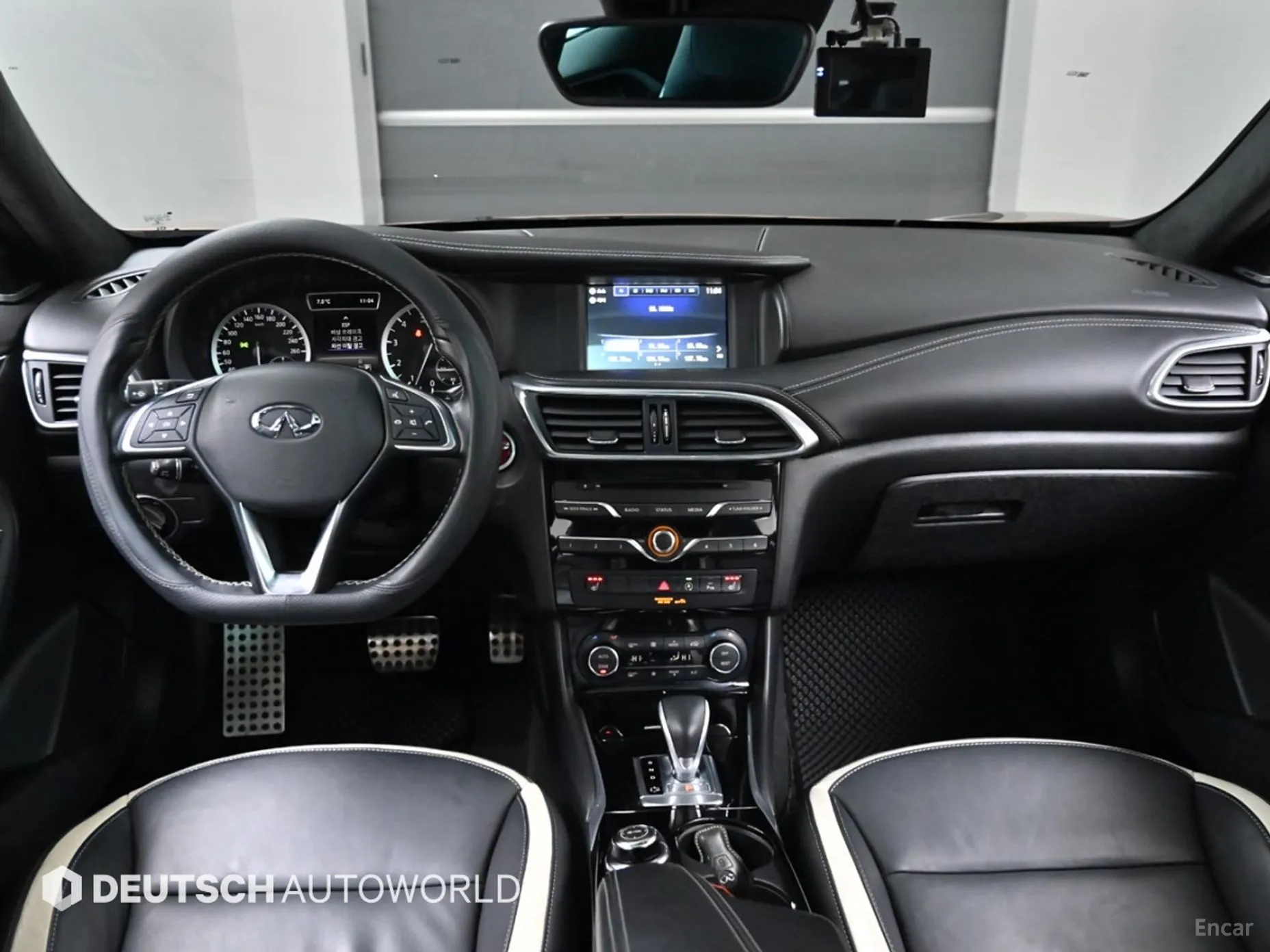 Infiniti Q30 превью 7