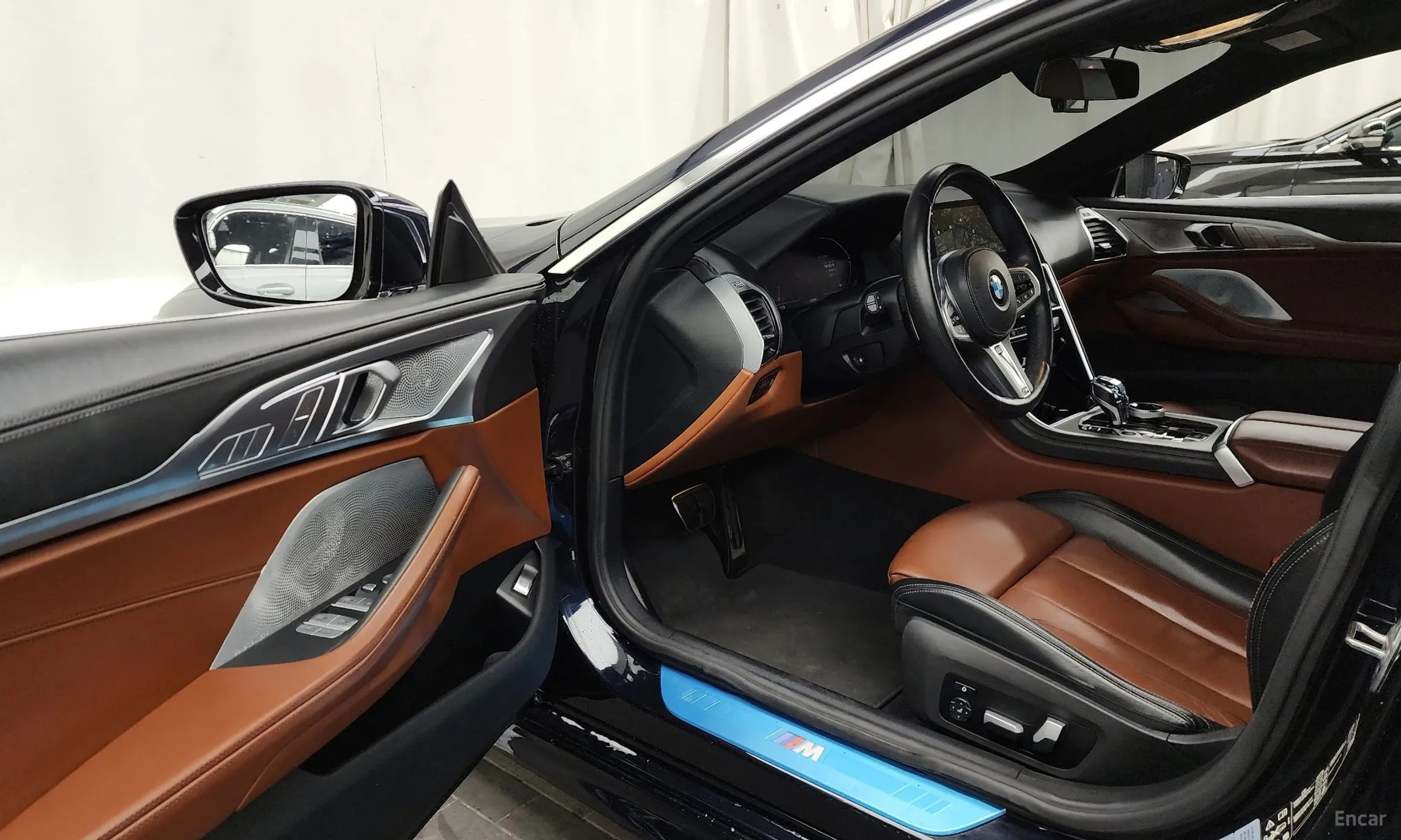 BMW 8-series (G15) превью 10