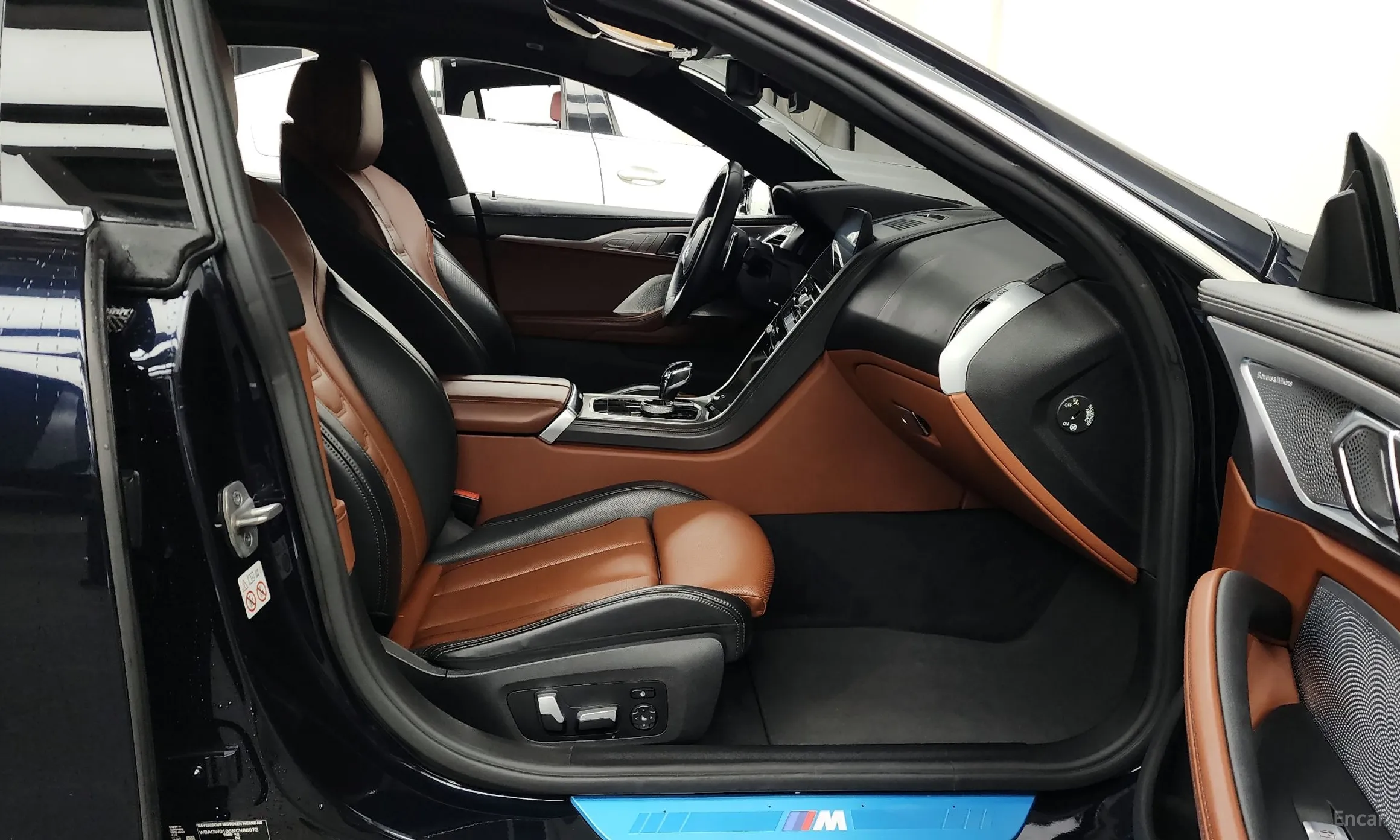BMW 8-series (G15) превью 11