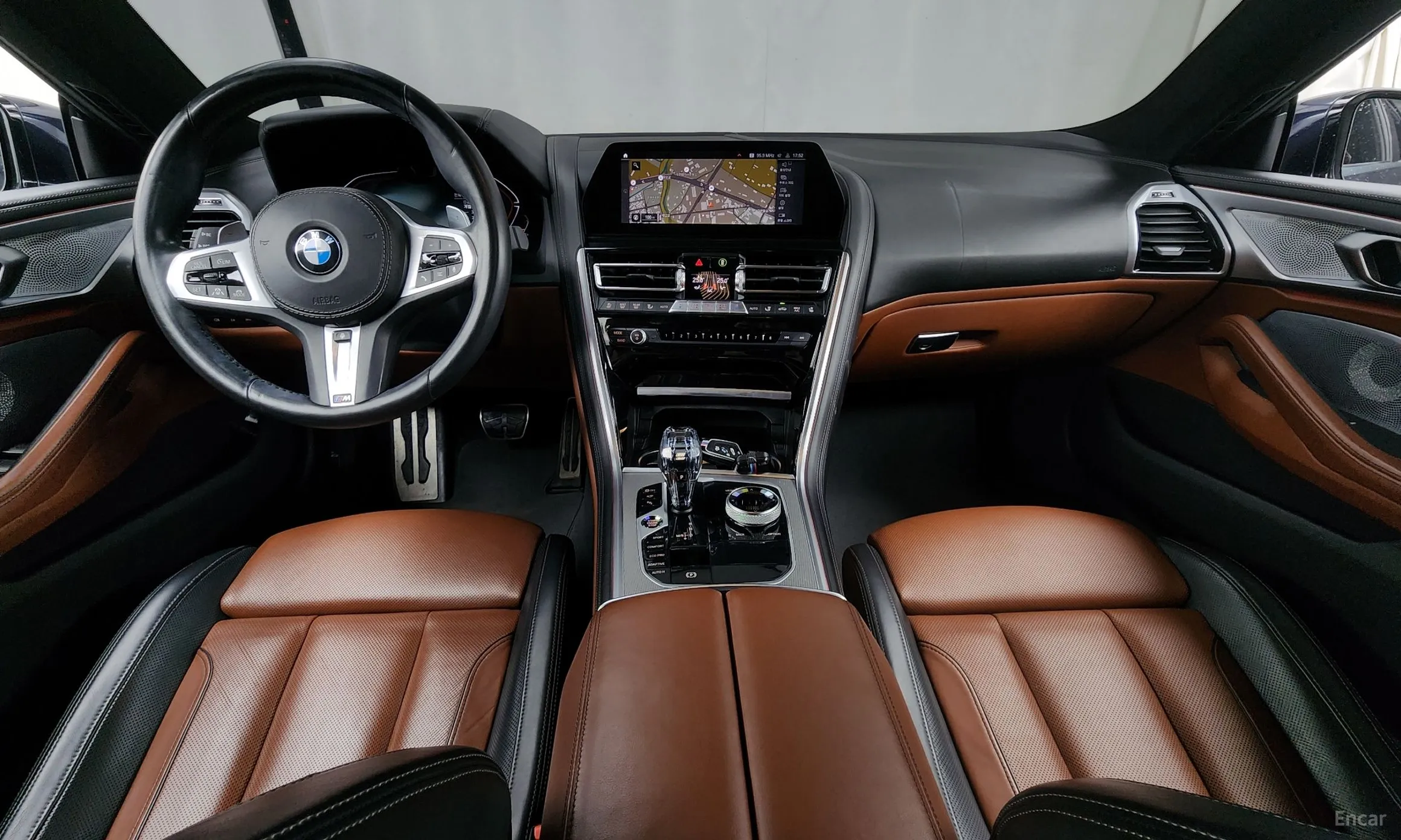 BMW 8-series (G15) превью 7