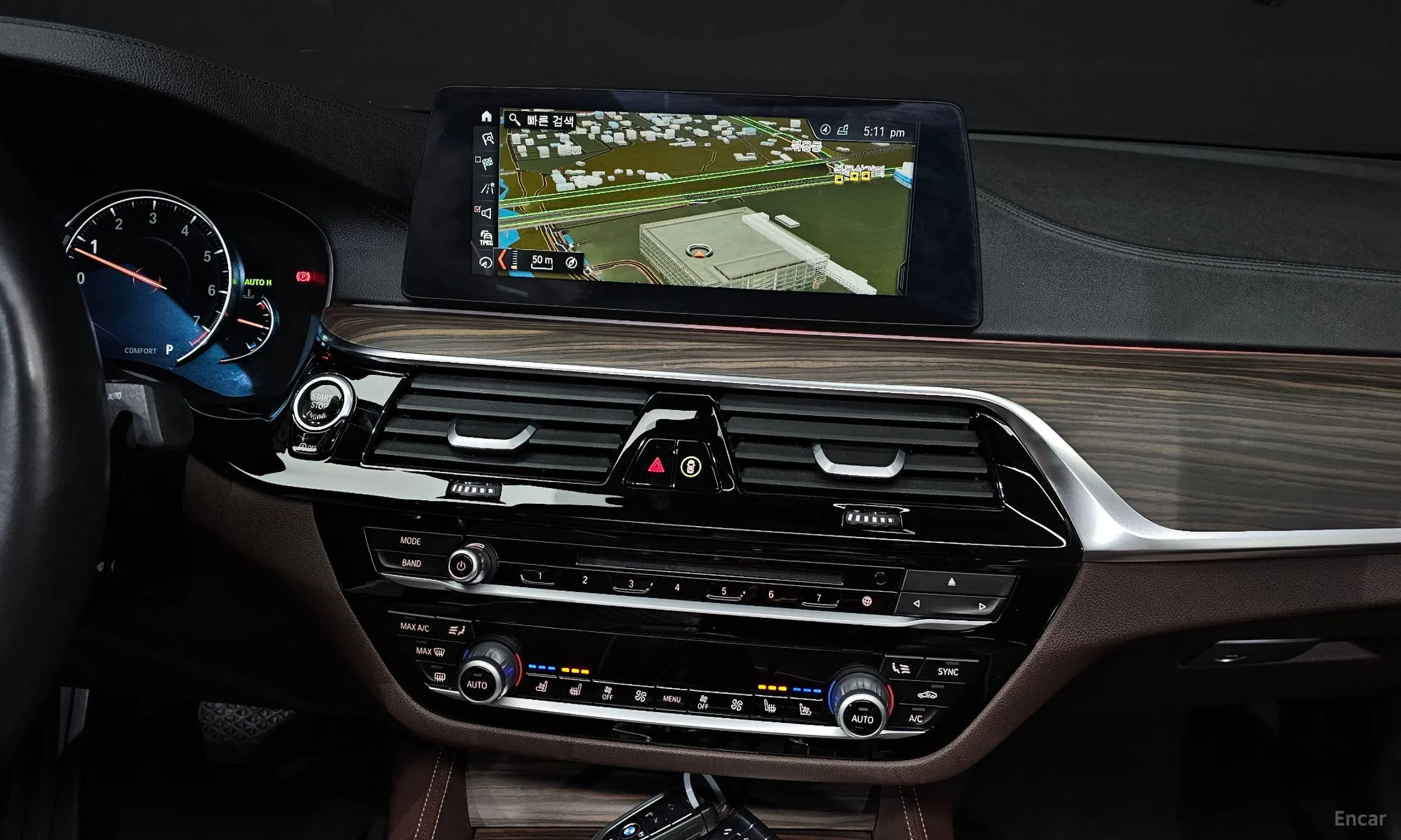 BMW 5 Series (G30) превью 15