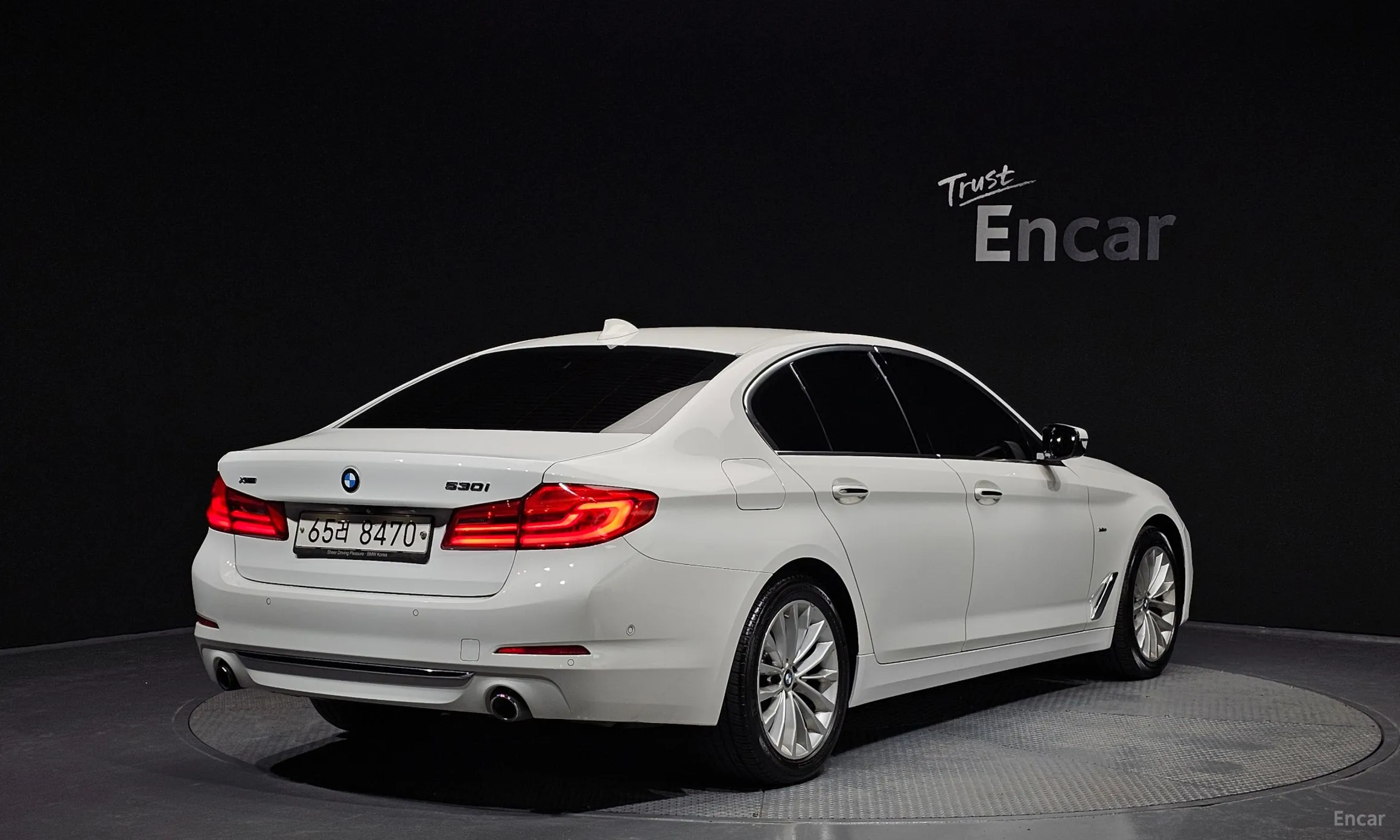 BMW 5 Series (G30) превью 2