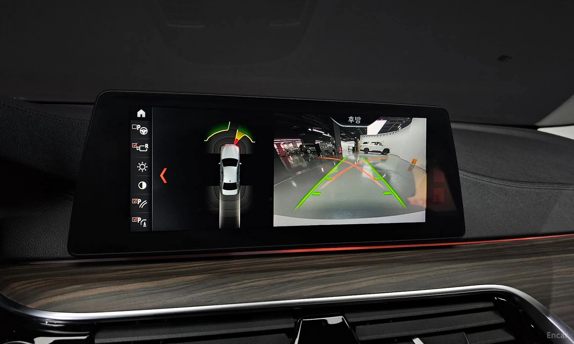 BMW 5 Series (G30) превью 16