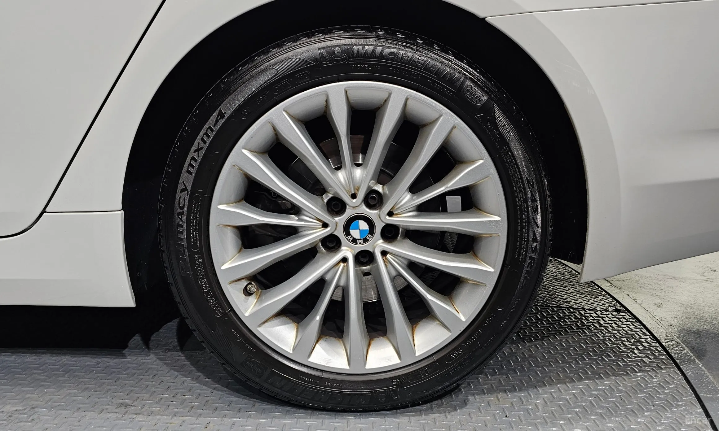 BMW 5 Series (G30) превью 5
