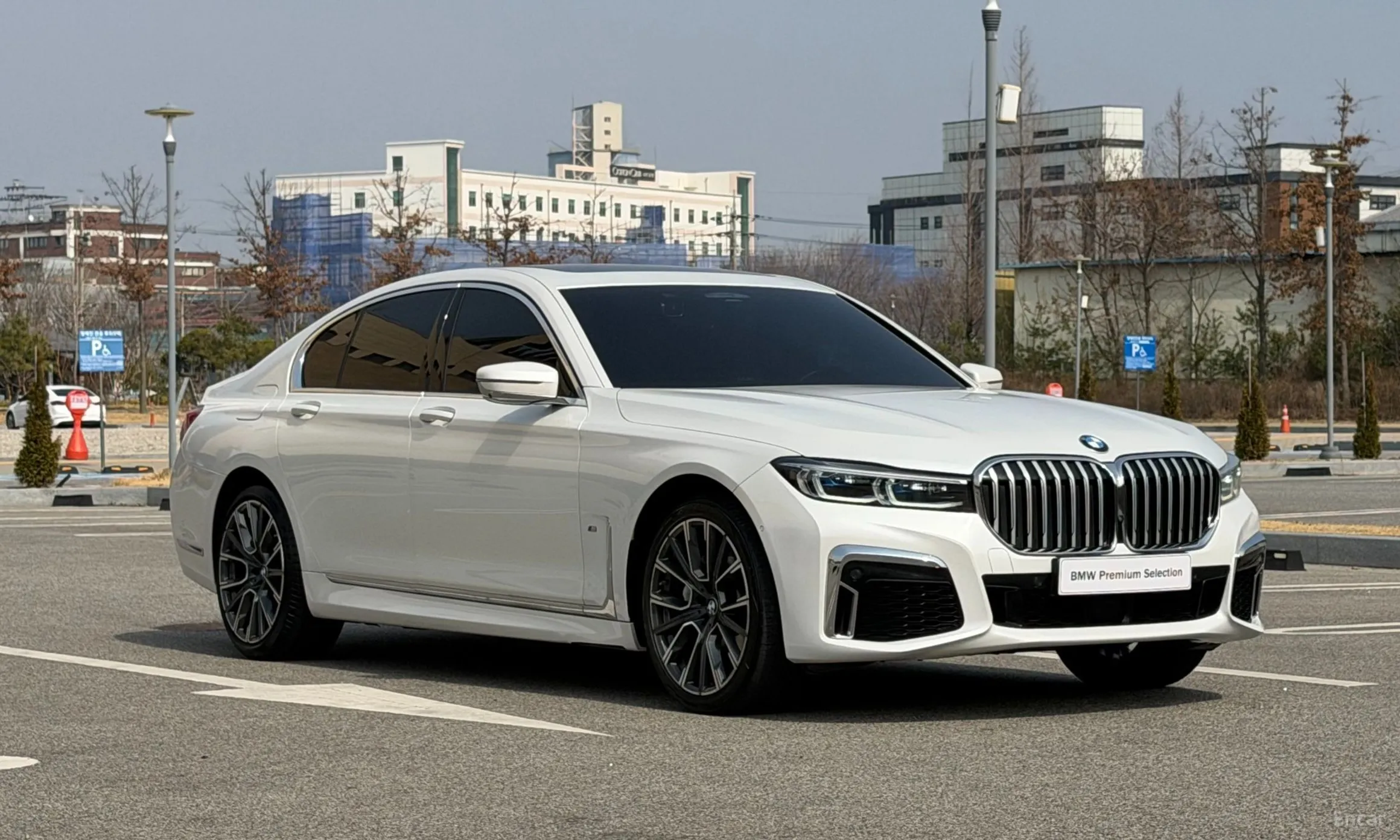 BMW 7 Series (G11) превью 11