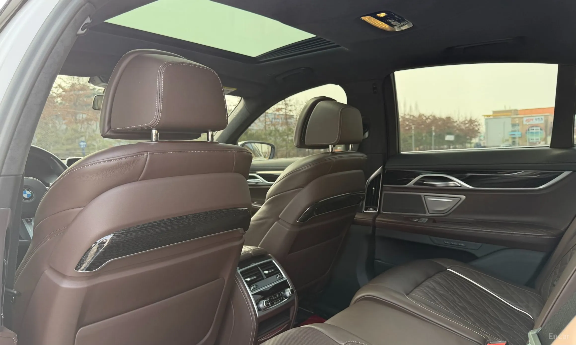 BMW 7 Series (G11) превью 14